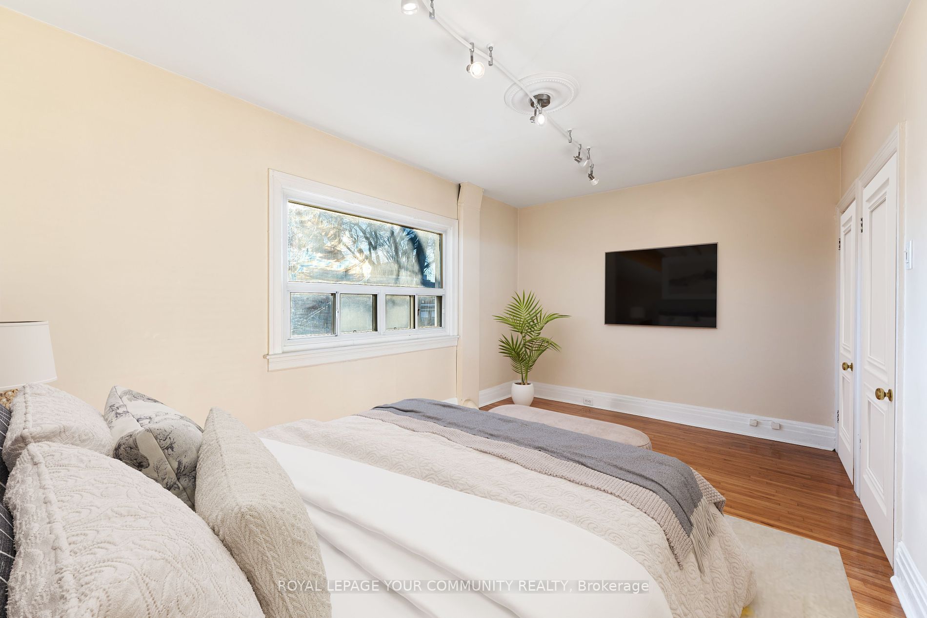 393 Ossington Avenue