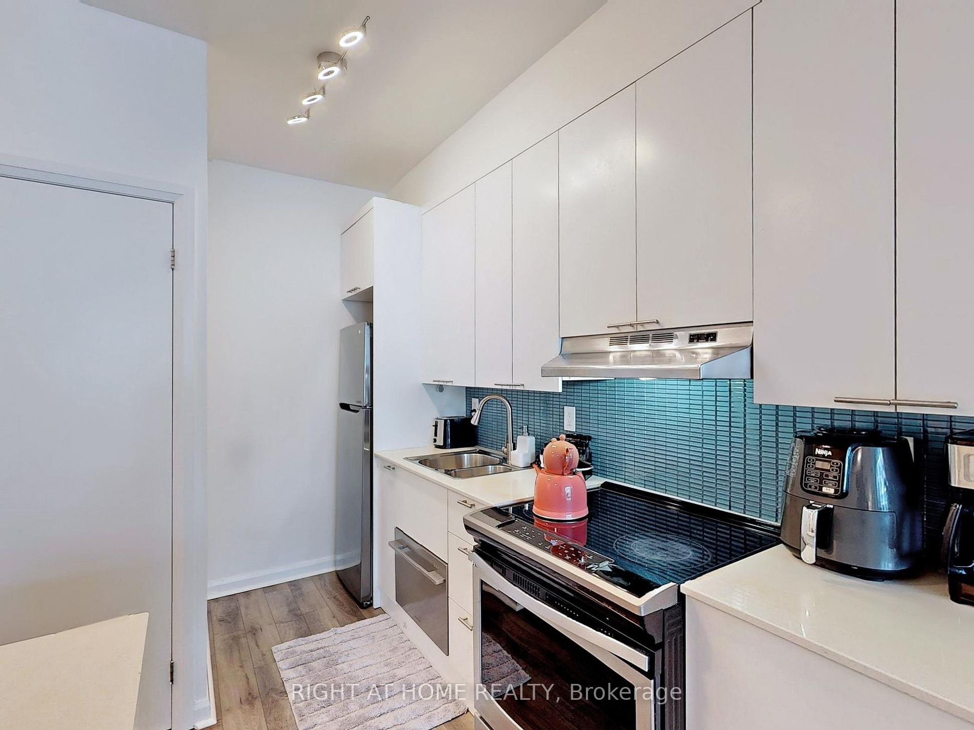 111 Elizabeth Street, #1702
