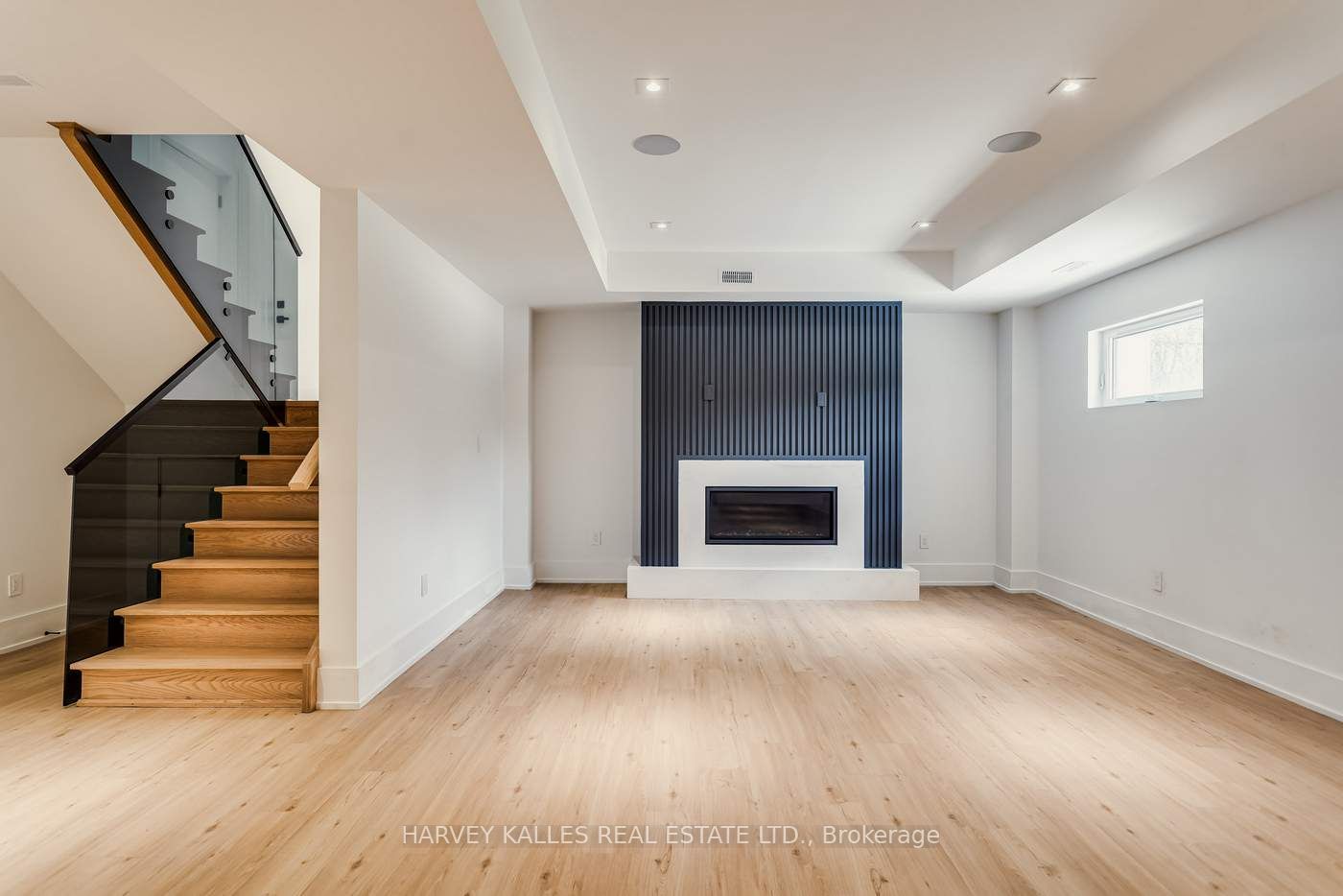 81 De Quincy Blvd