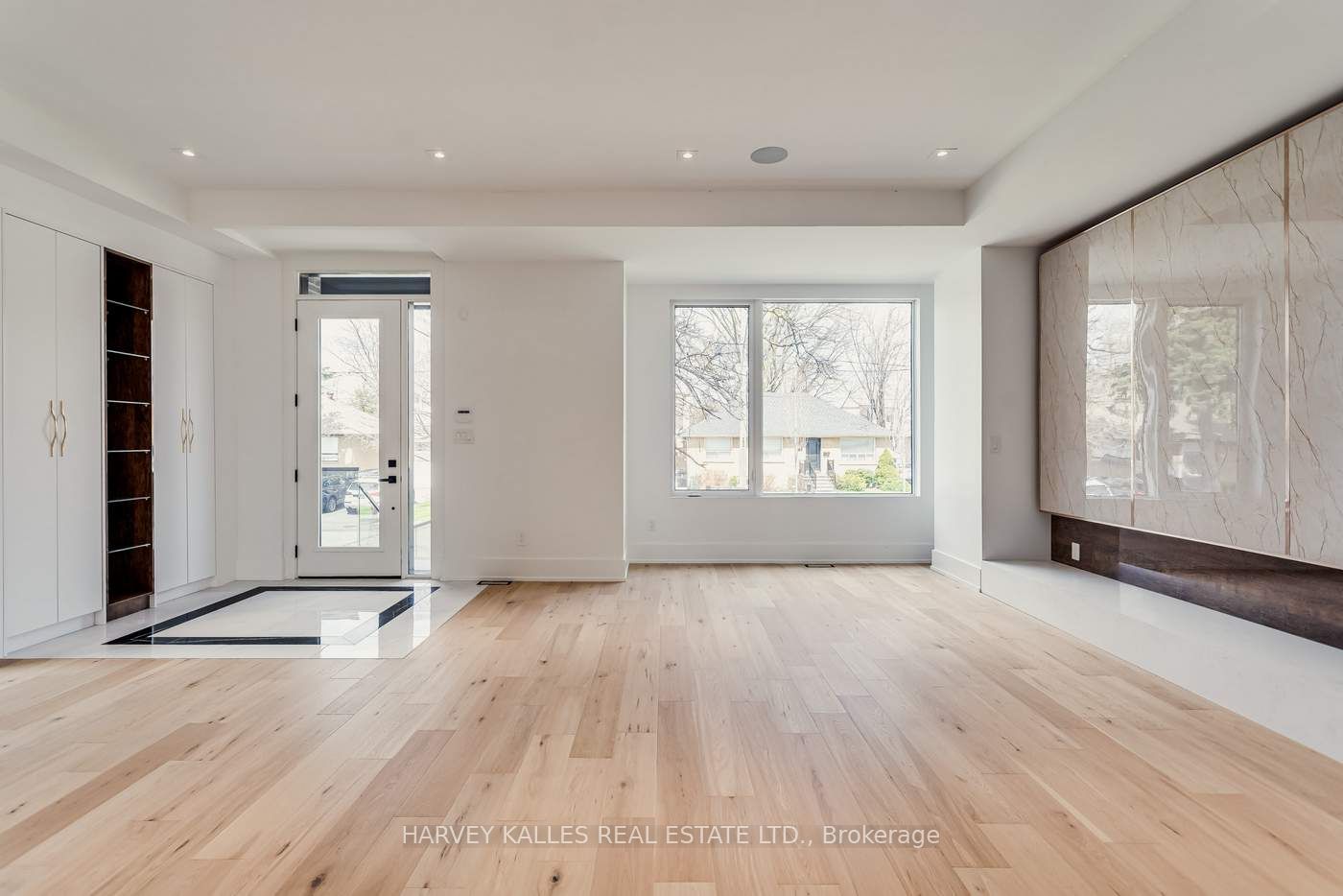 81 De Quincy Blvd