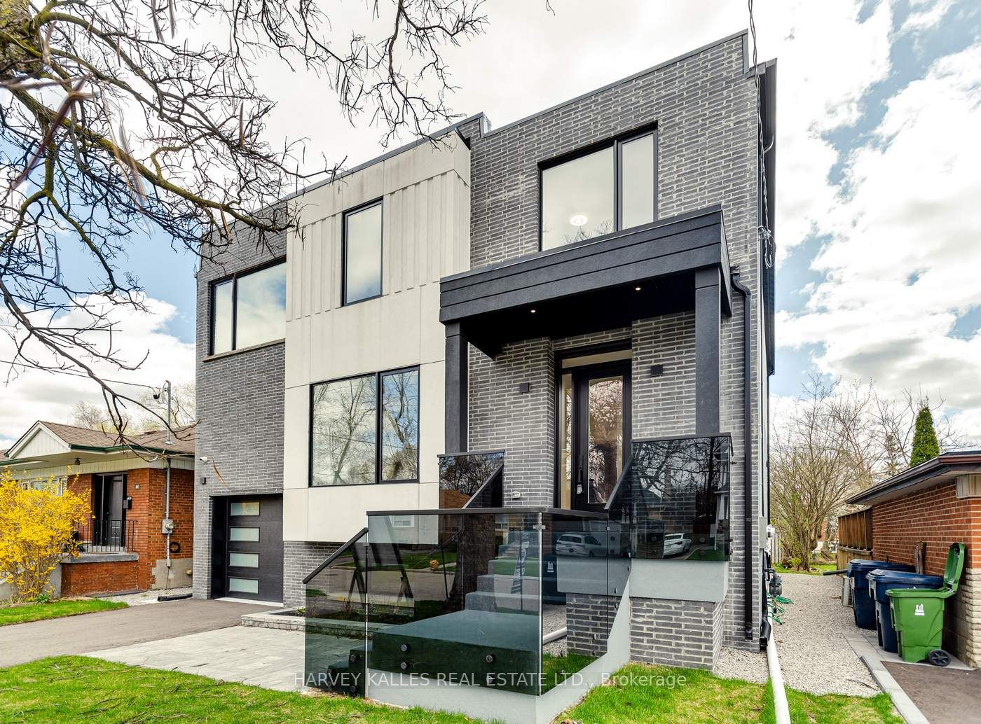 81 De Quincy Blvd