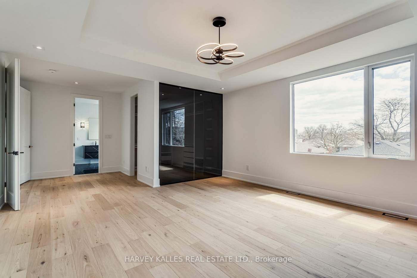 81 De Quincy Blvd