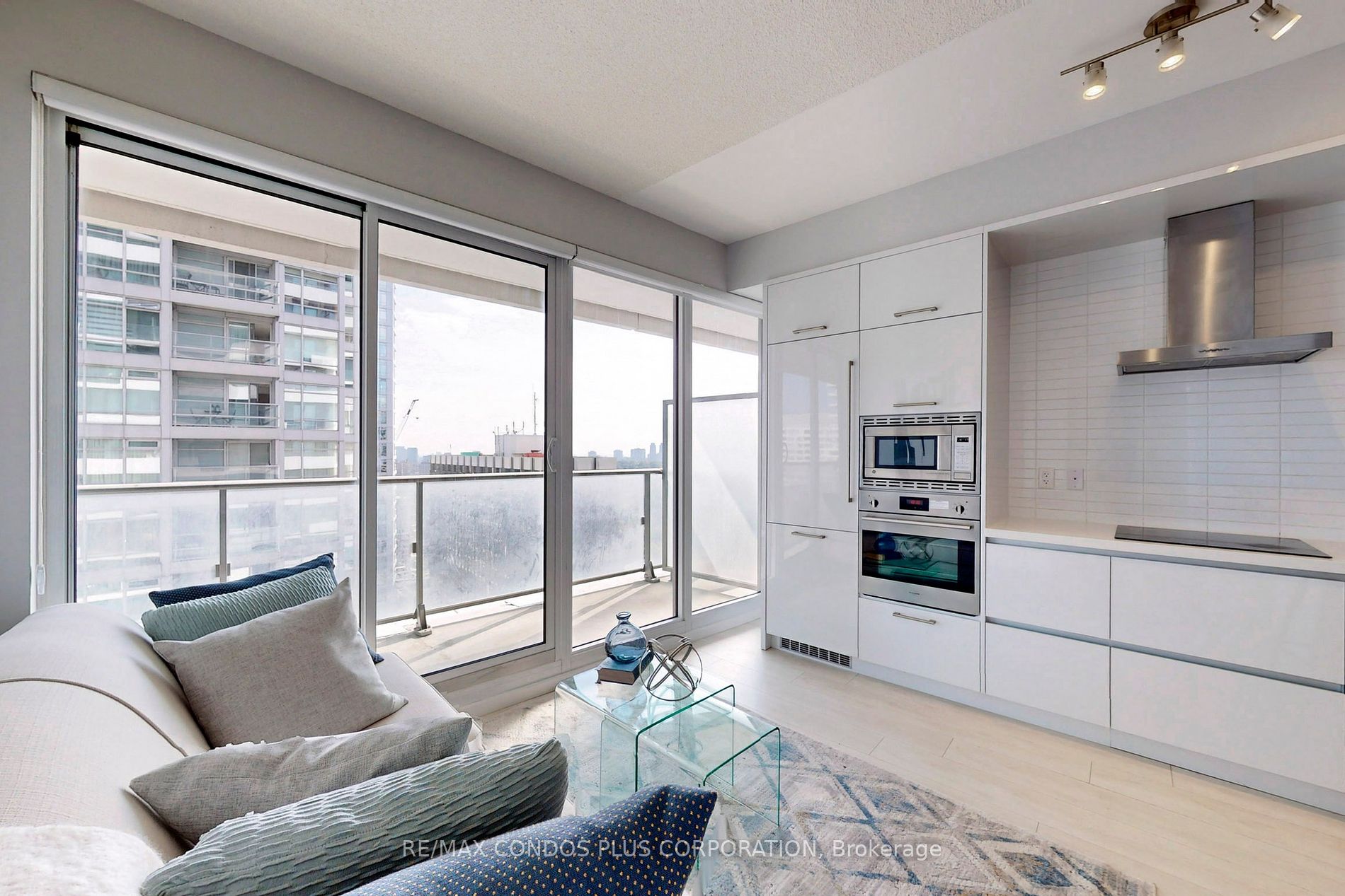 2221 Yonge Street, #2006