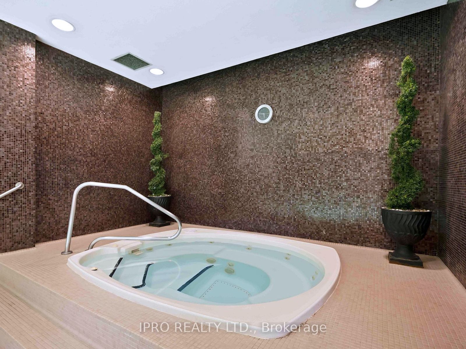 18 Kenaston Gdns, #103