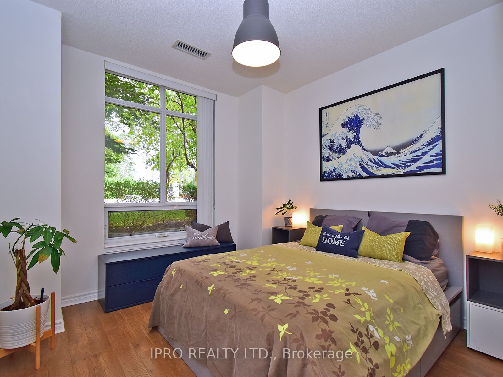 18 Kenaston Gdns, #103