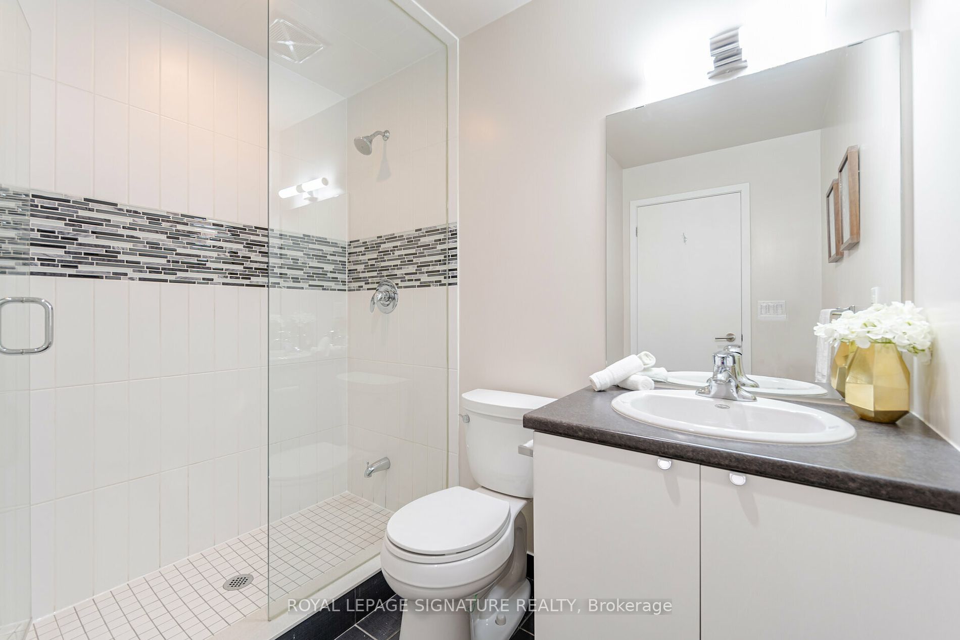400 Wellington St W, #908
