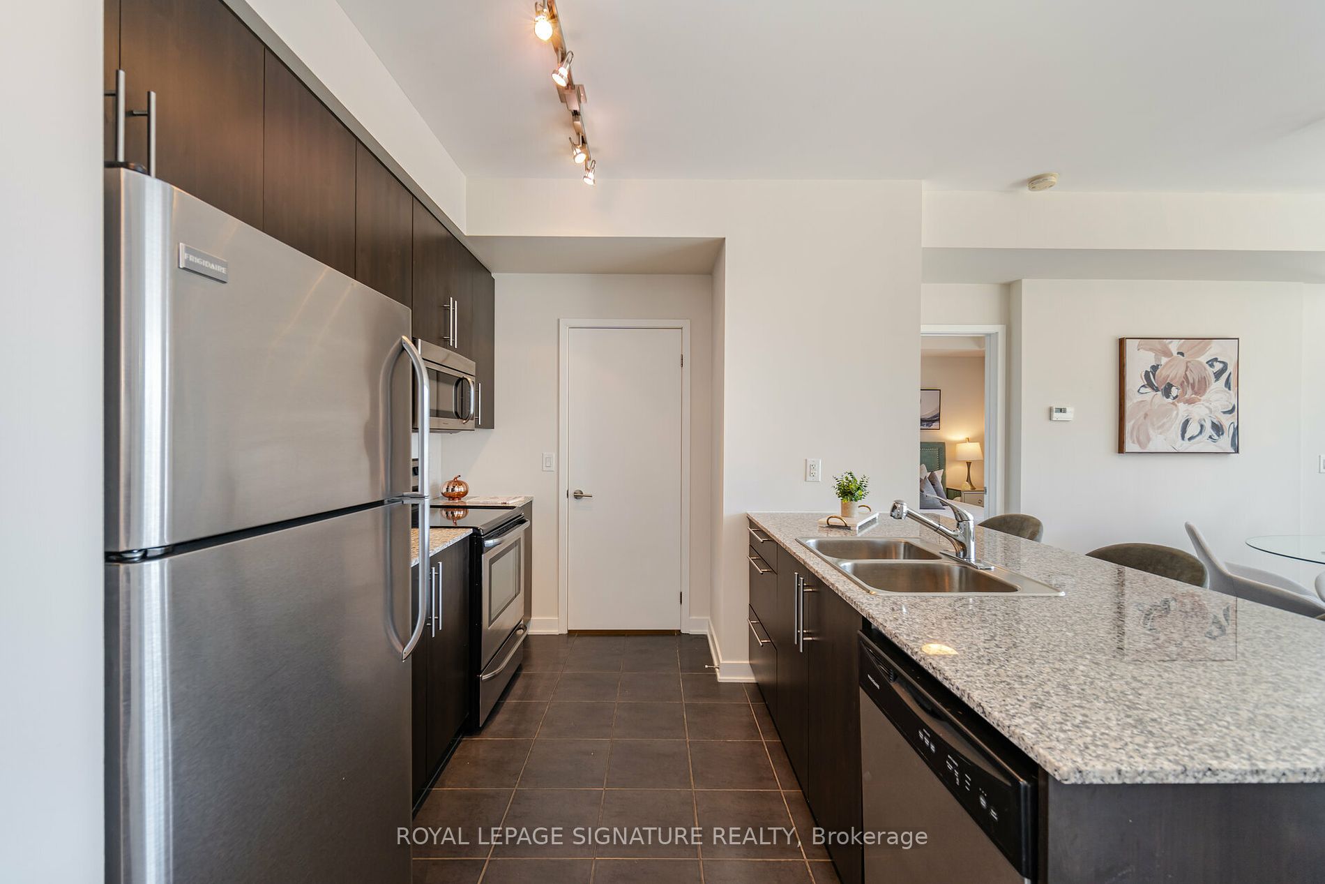 400 Wellington St W, #908