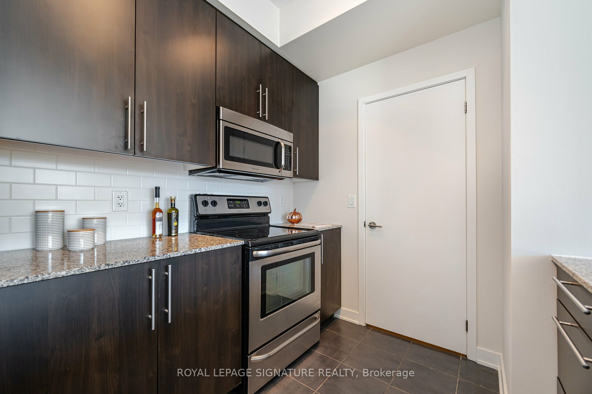 400 Wellington St W, #908