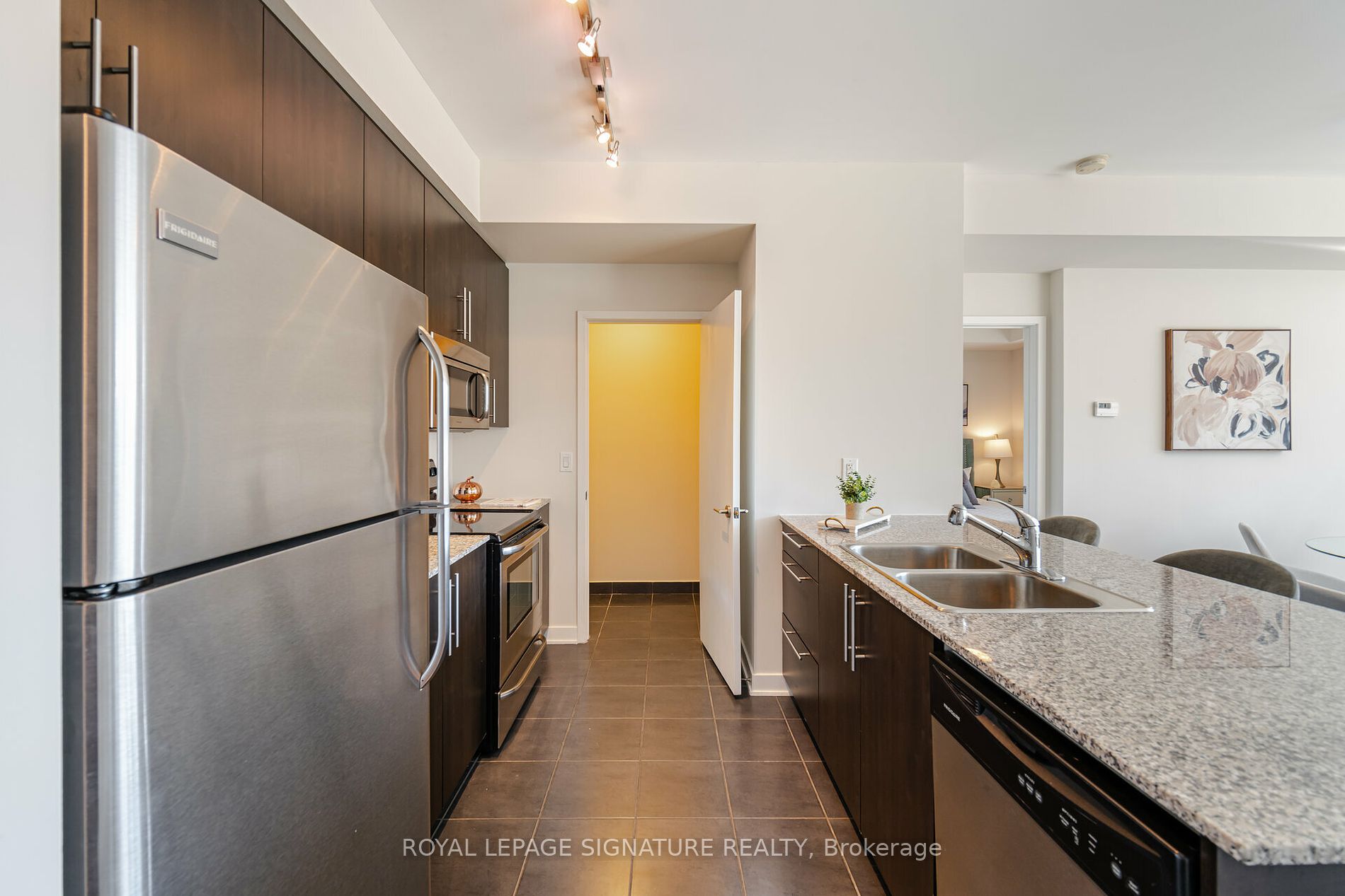 400 Wellington St W, #908