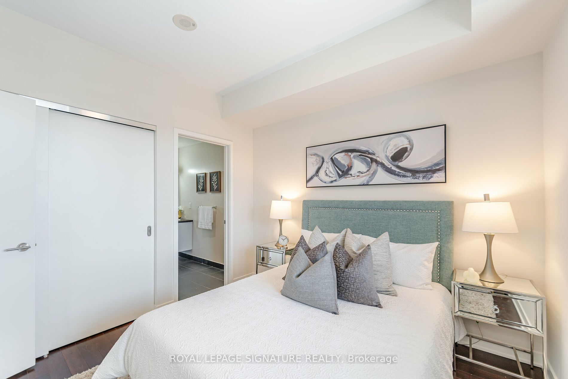 400 Wellington St W, #908