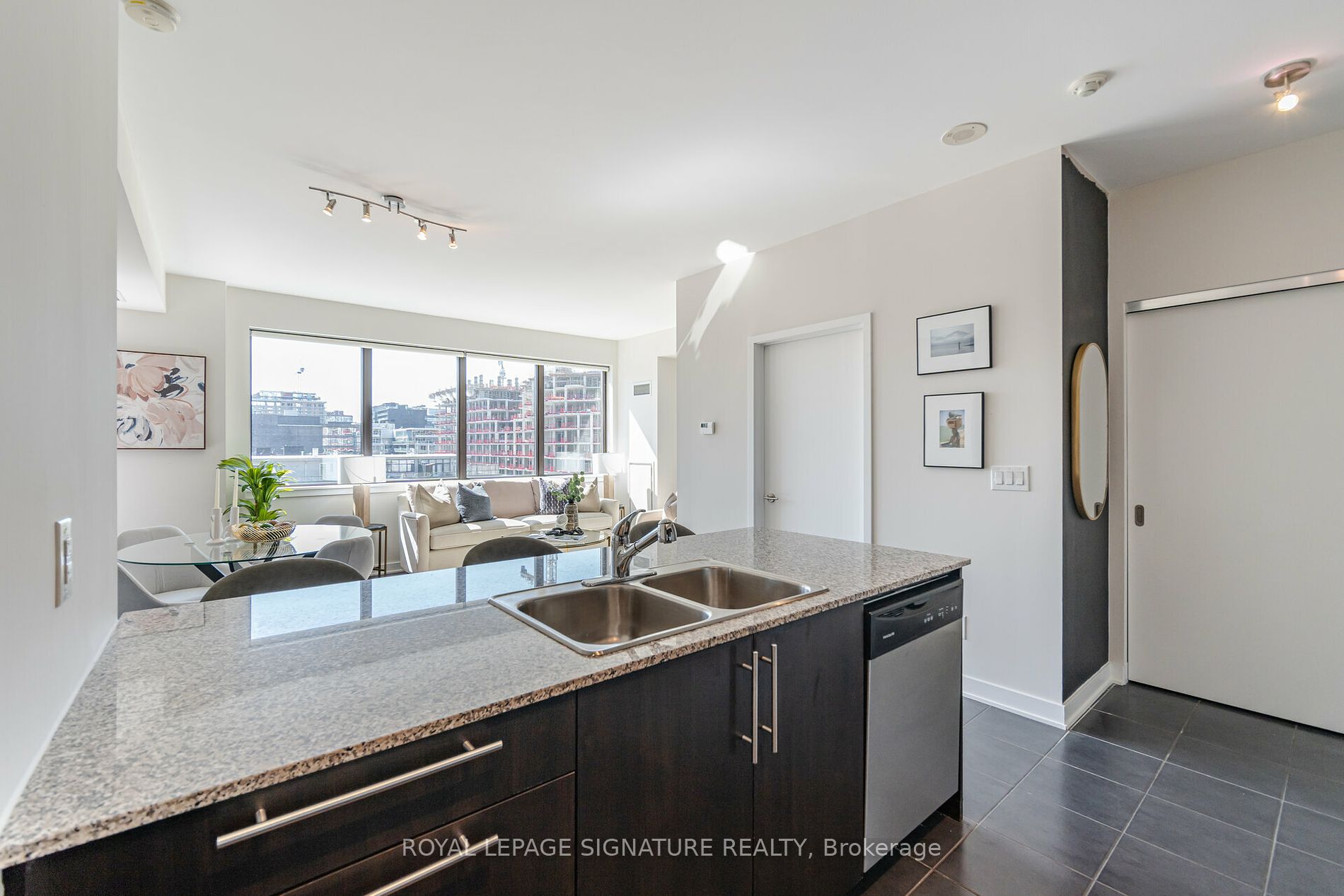 400 Wellington St W, #908
