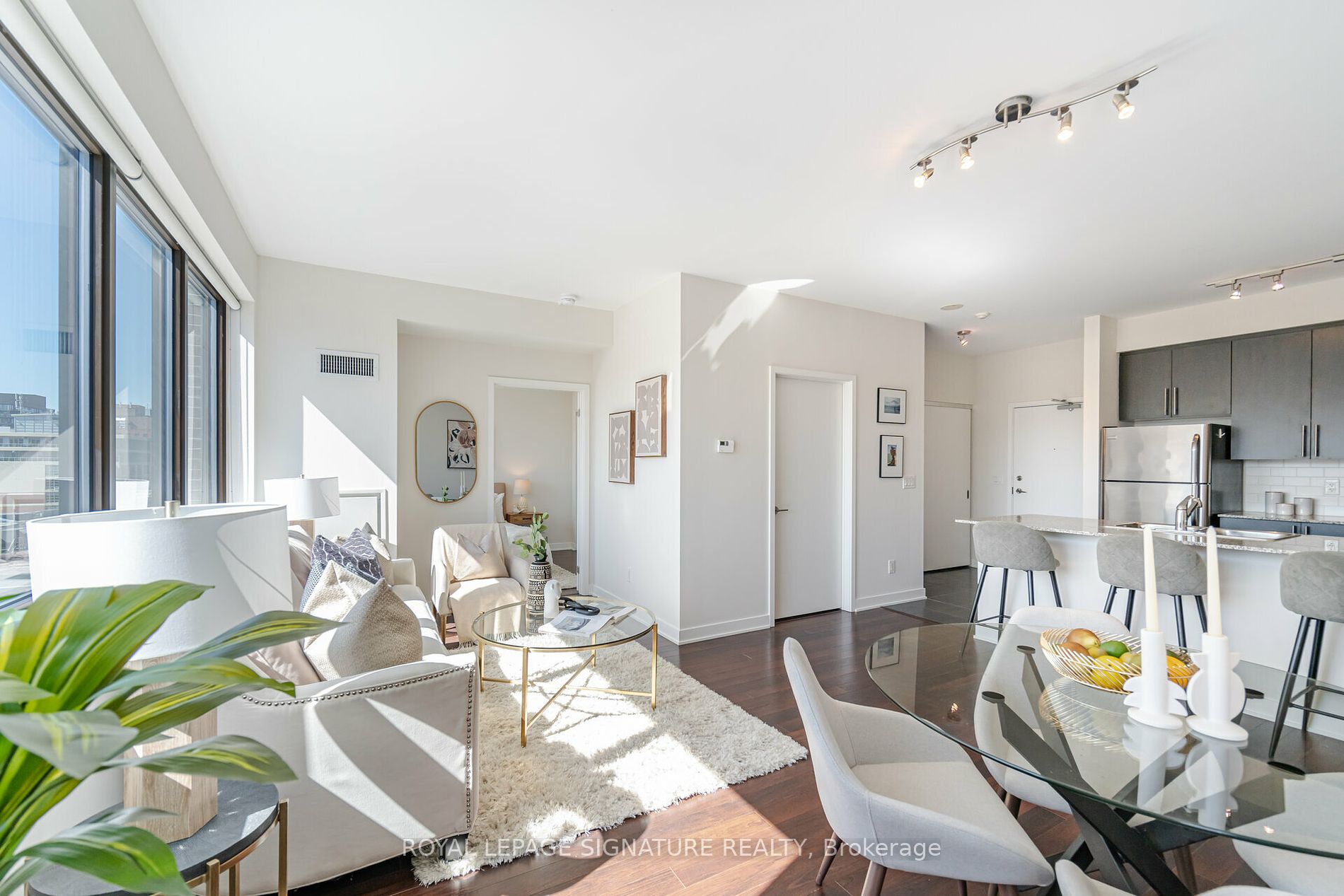 400 Wellington St W, #908
