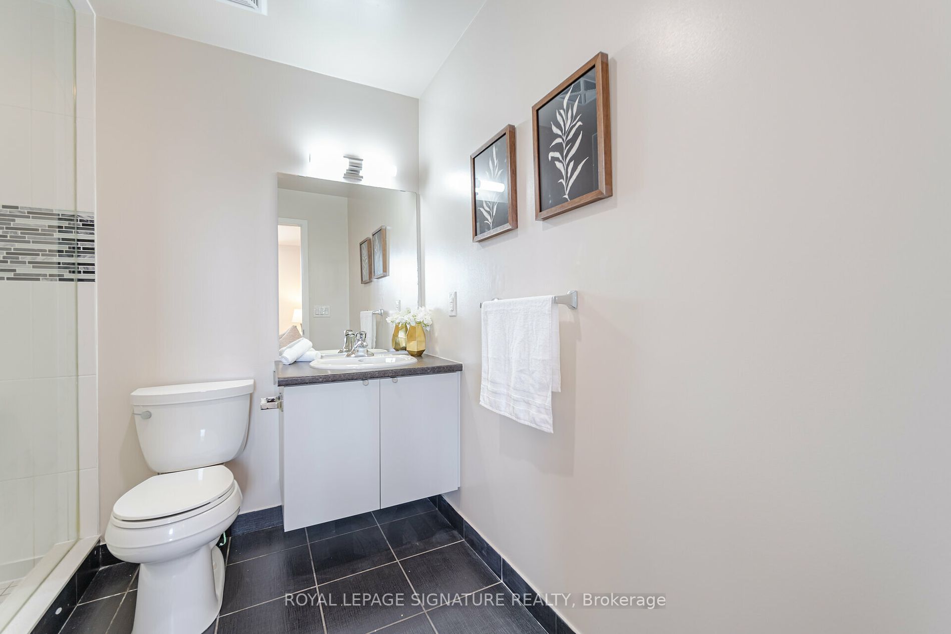 400 Wellington St W, #908