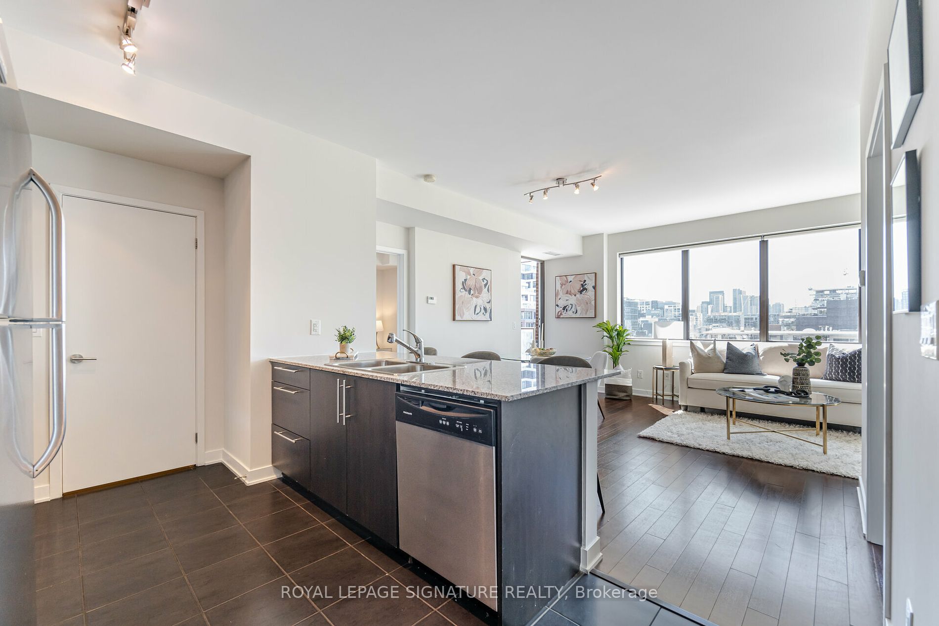 400 Wellington St W, #908