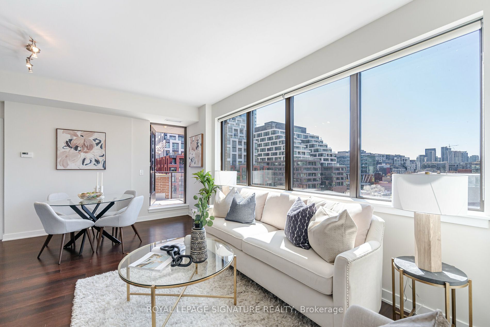 400 Wellington St W, #908