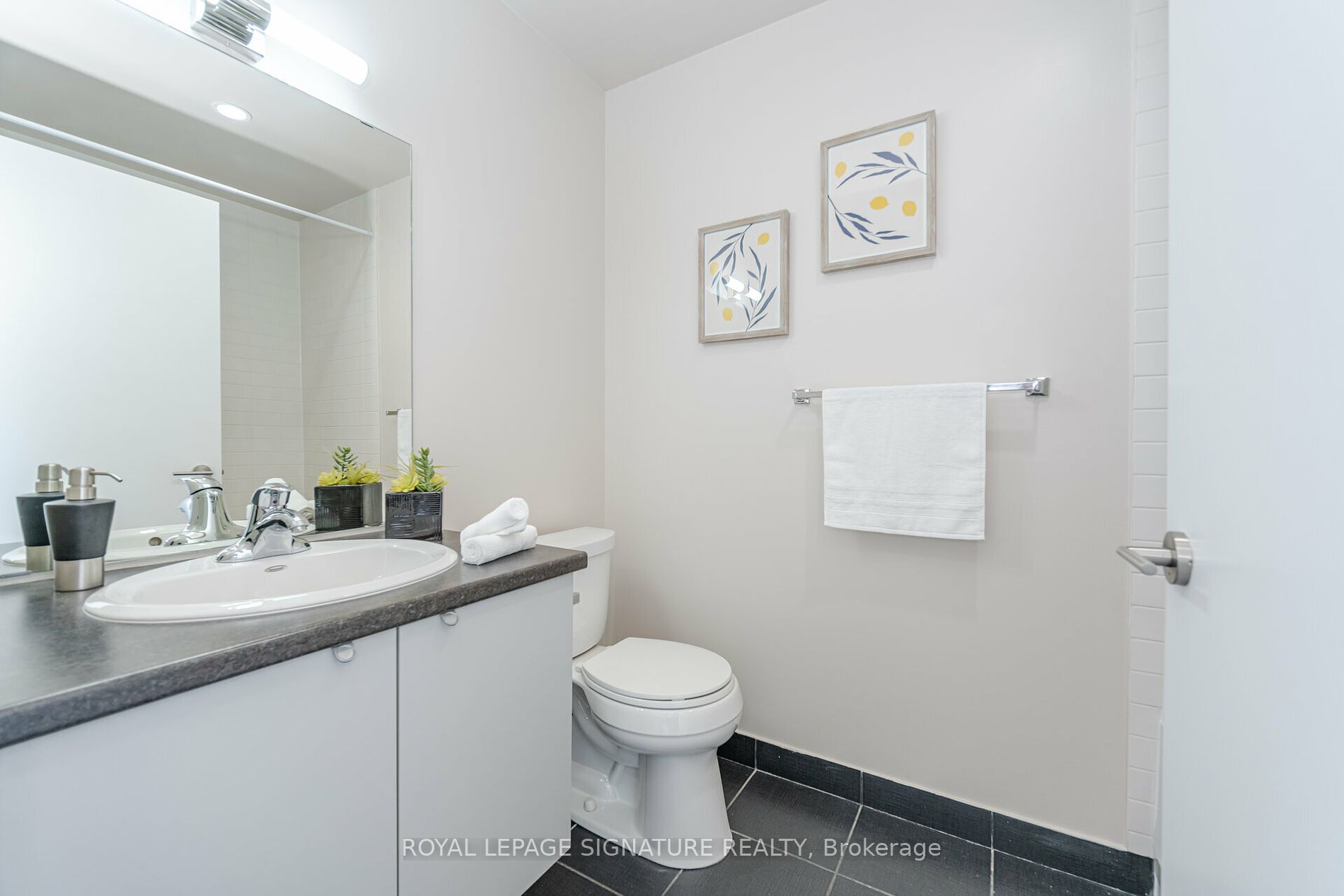 400 Wellington St W, #908
