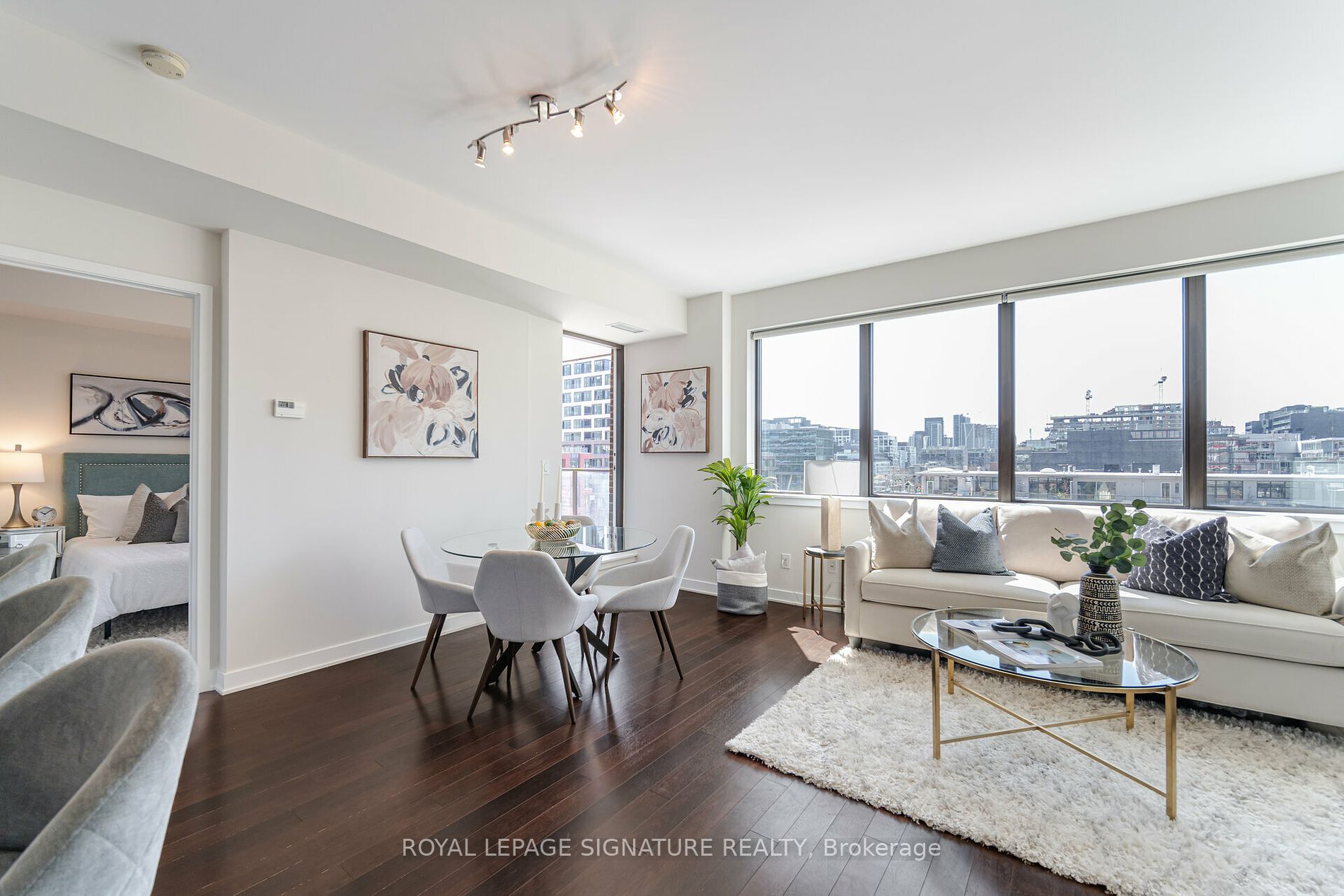 400 Wellington St W, #908