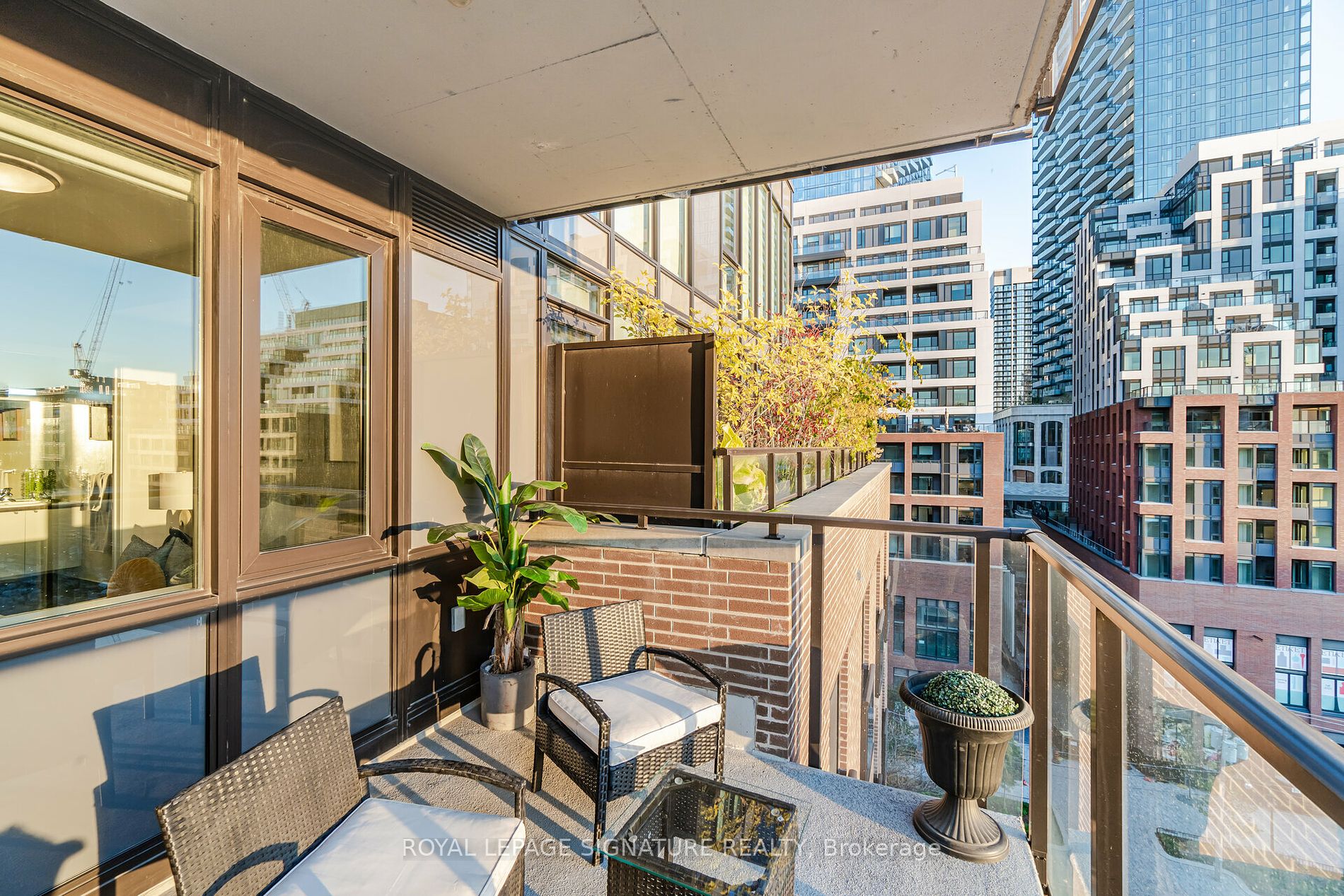 400 Wellington St W, #908