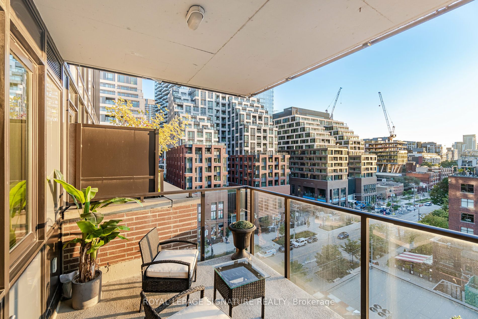 400 Wellington St W, #908
