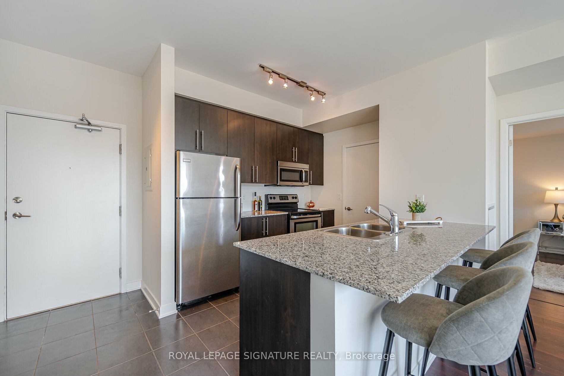400 Wellington St W, #908