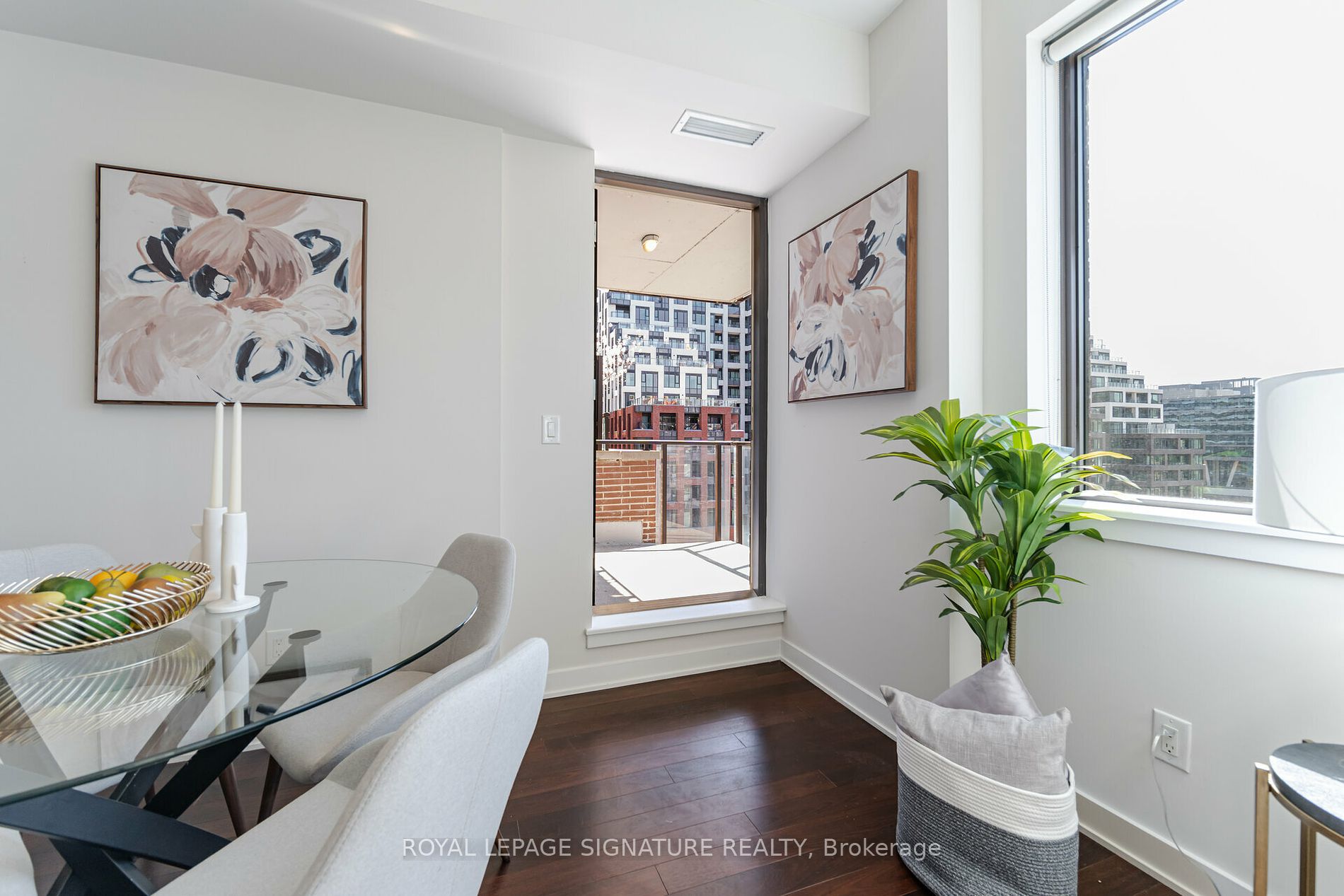 400 Wellington St W, #908