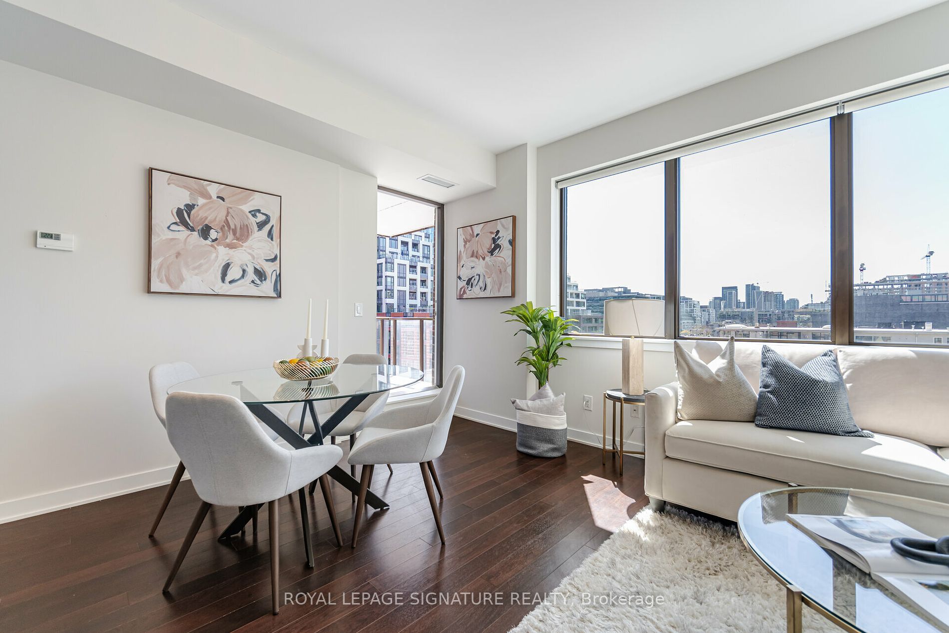 400 Wellington St W, #908