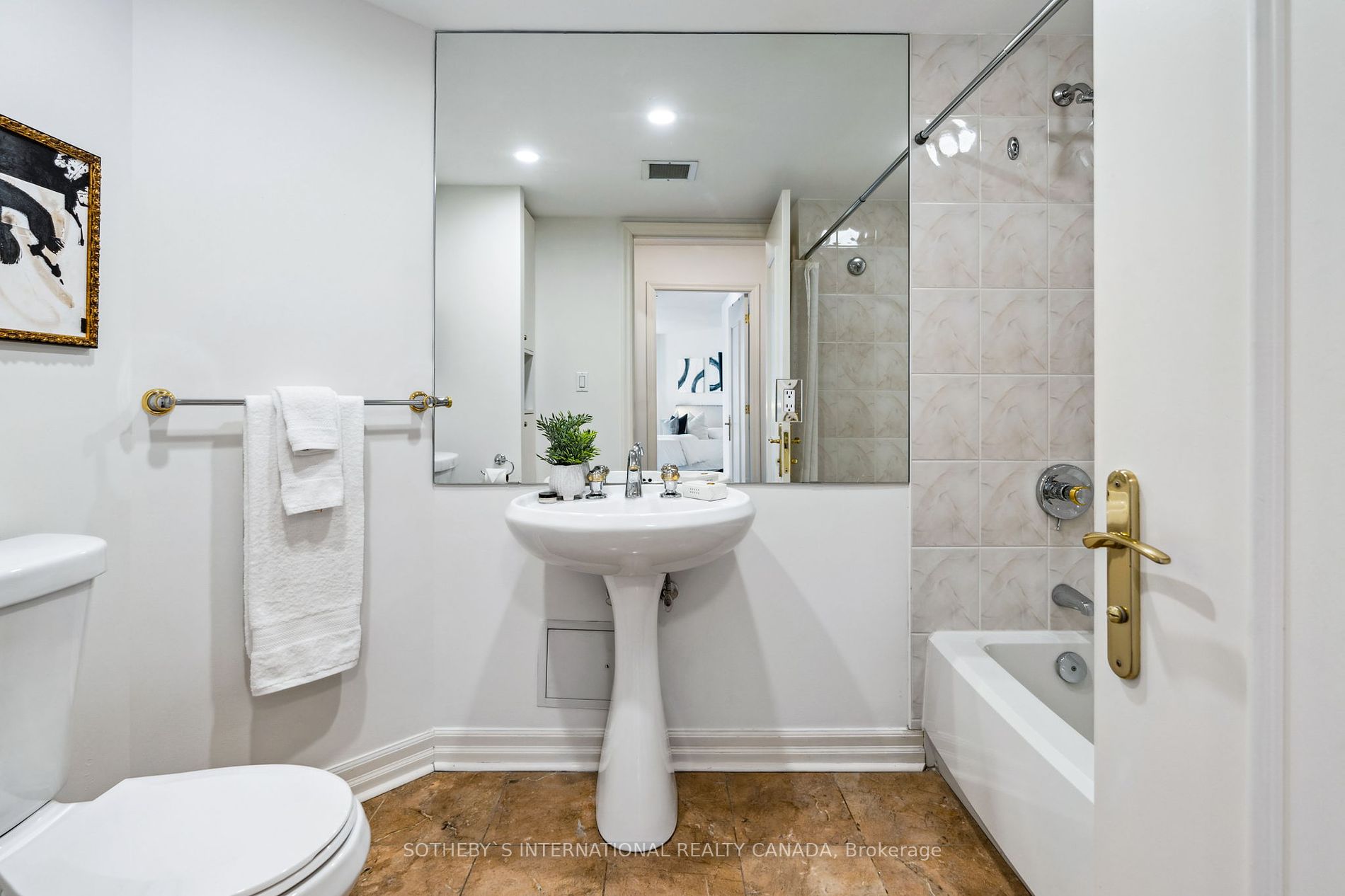 2727 Yonge St, #711
