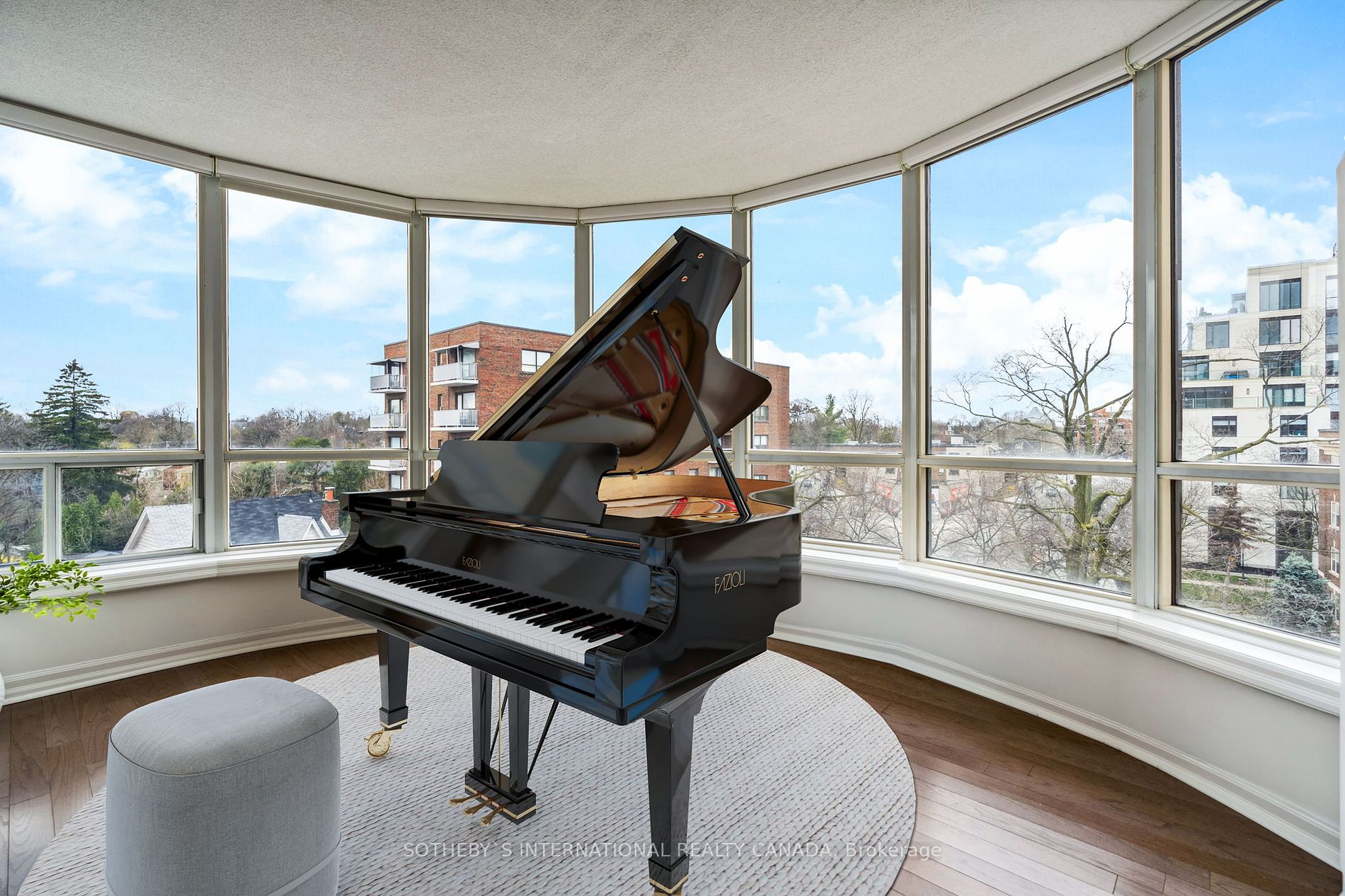 2727 Yonge St, #711