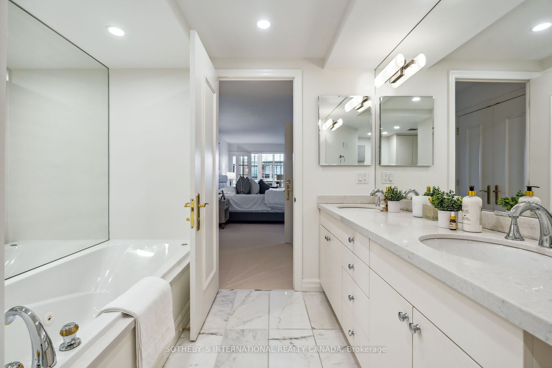 2727 Yonge St, #711