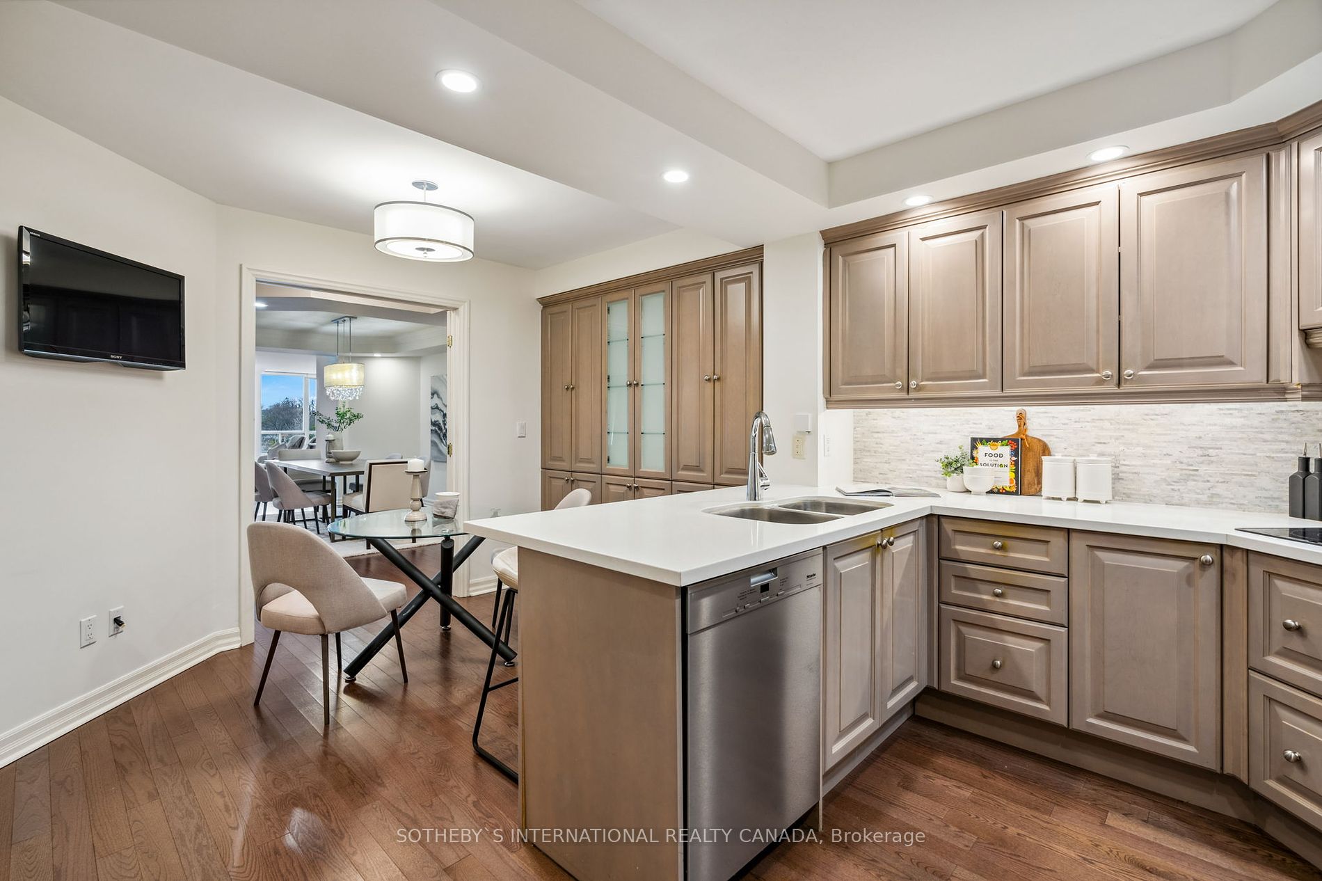2727 Yonge St, #711