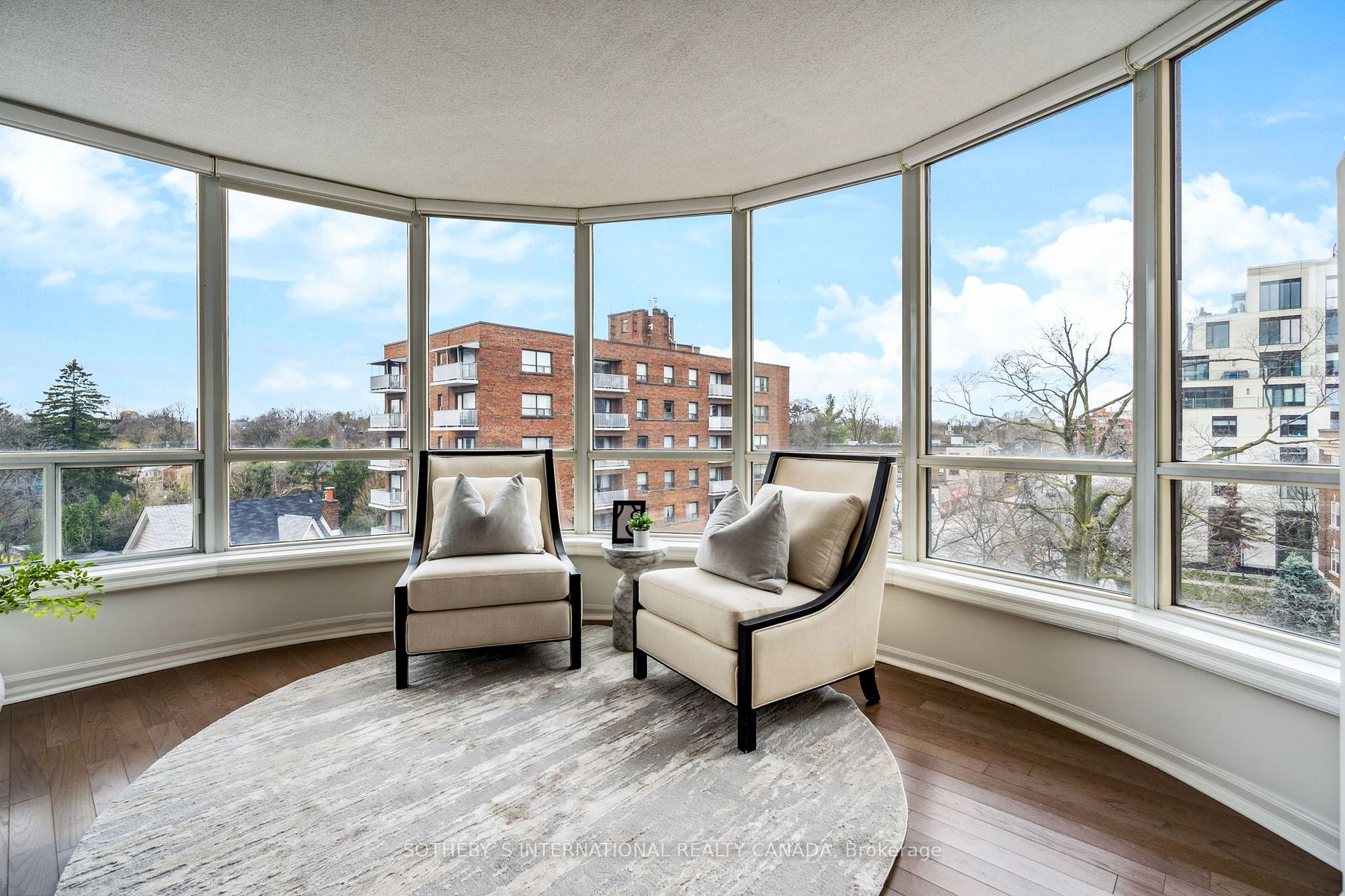 2727 Yonge St, #711