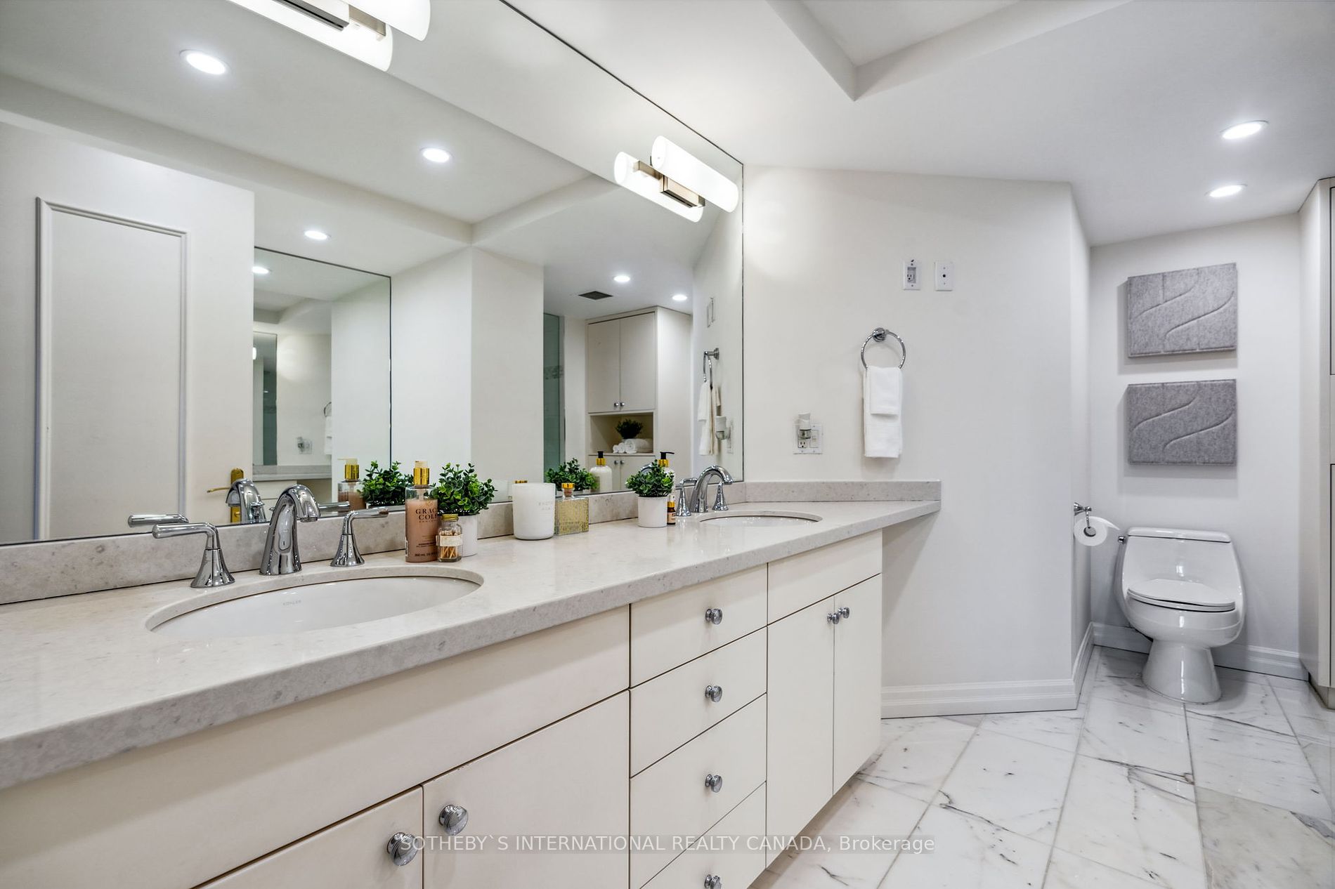 2727 Yonge St, #711