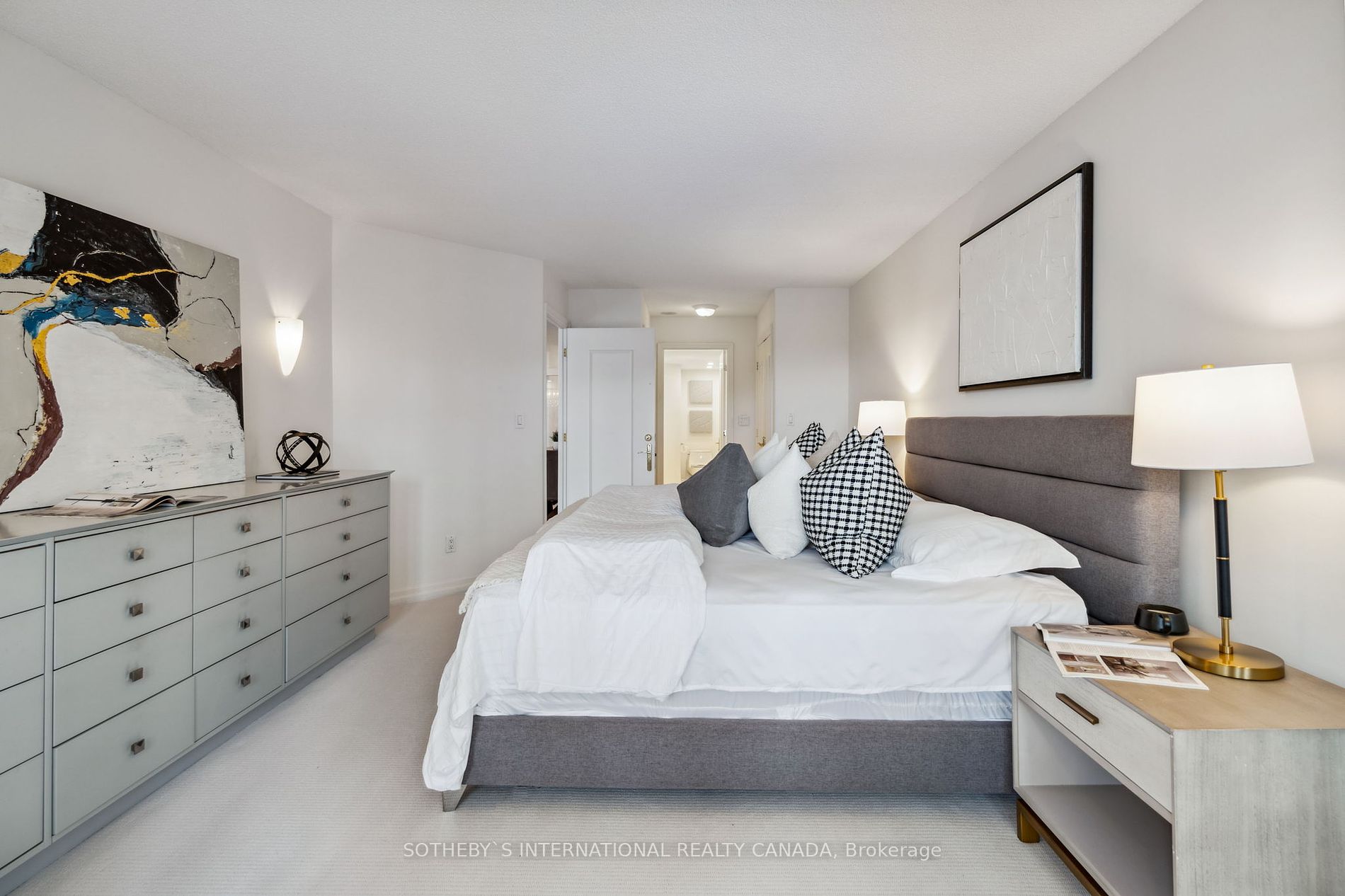 2727 Yonge St, #711
