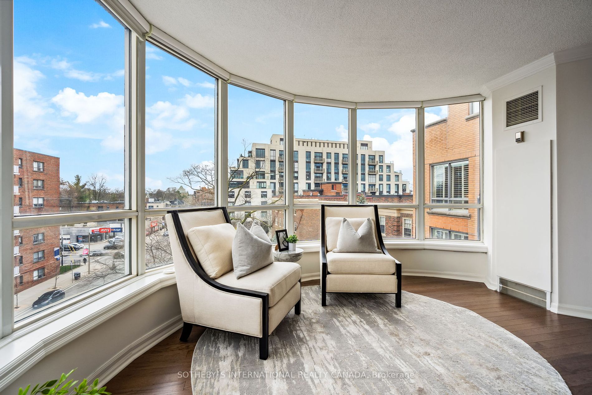 2727 Yonge St, #711