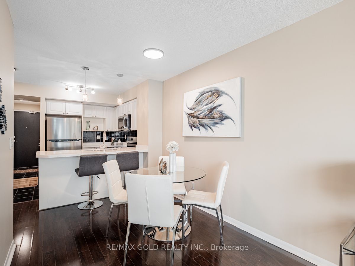 18 Yonge St, #2802
