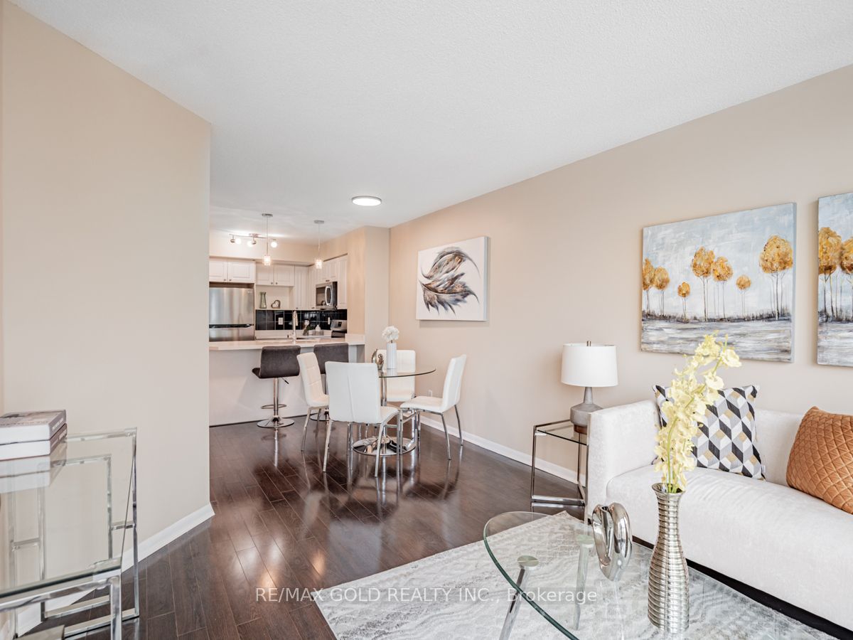 18 Yonge St, #2802