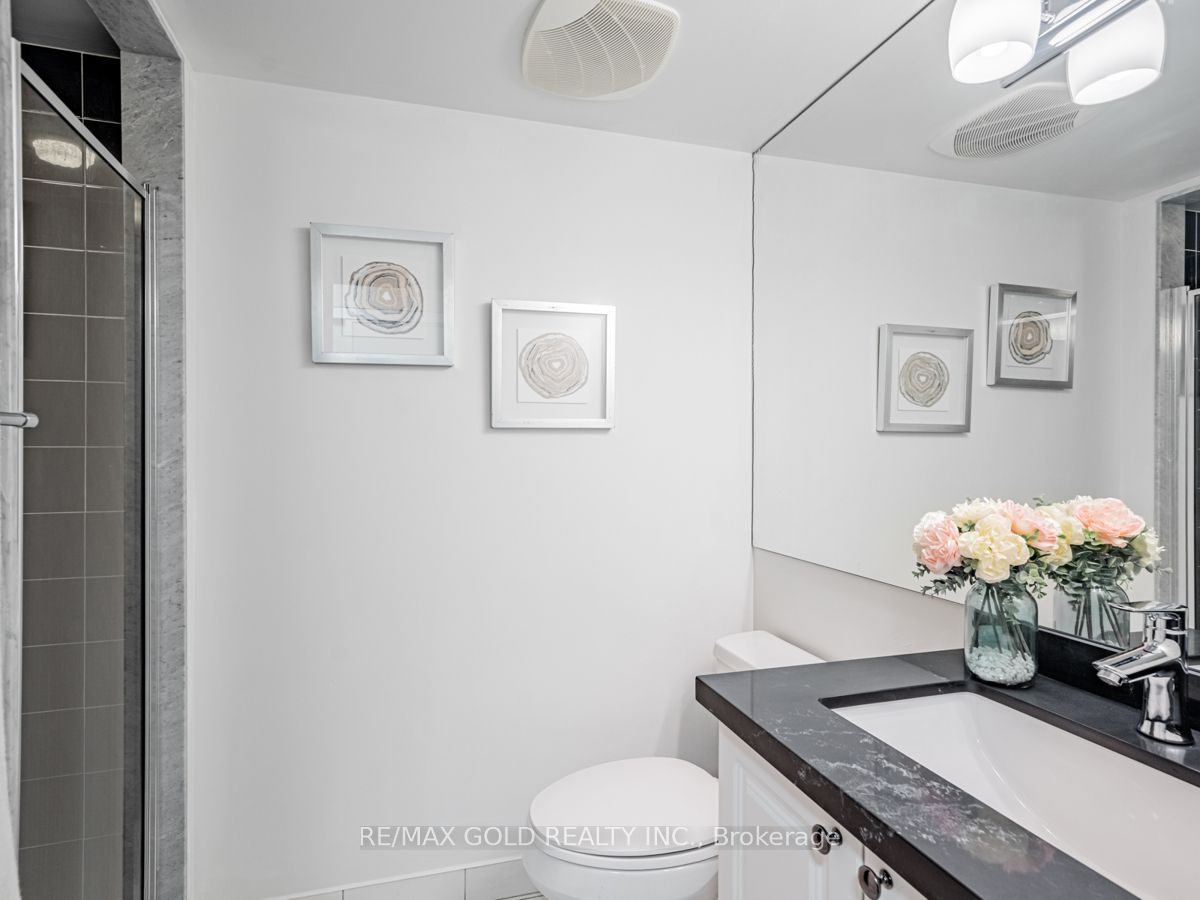 18 Yonge St, #2802
