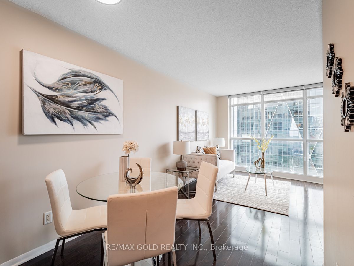 18 Yonge St, #2802