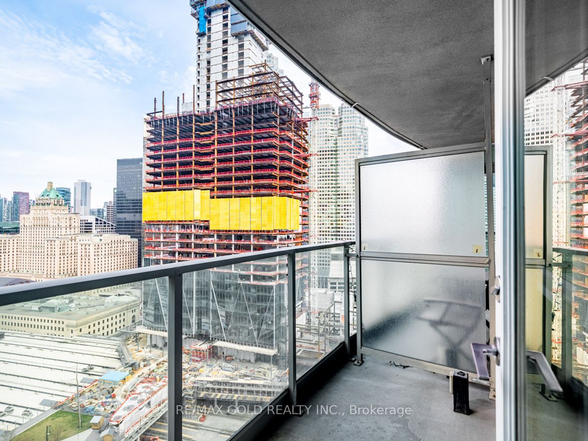 18 Yonge St, #2802