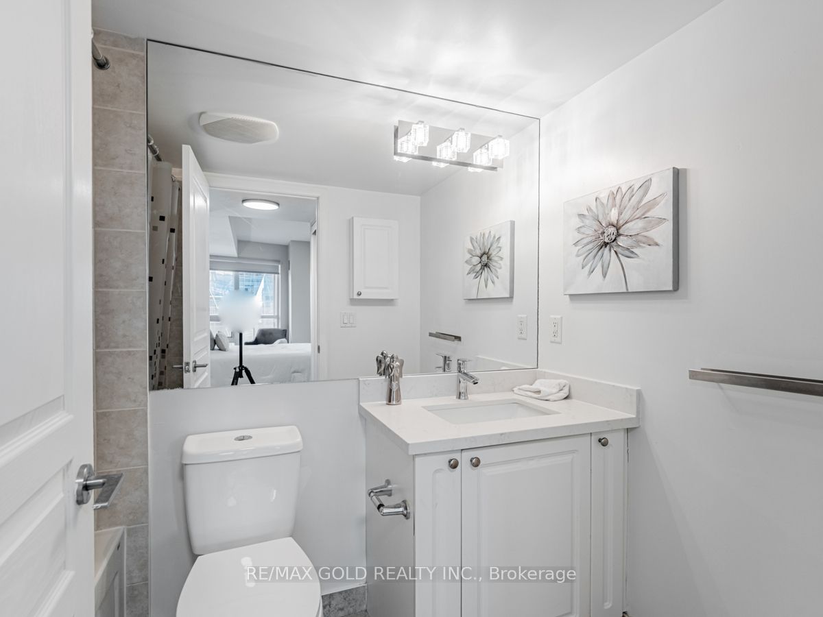 18 Yonge St, #2802