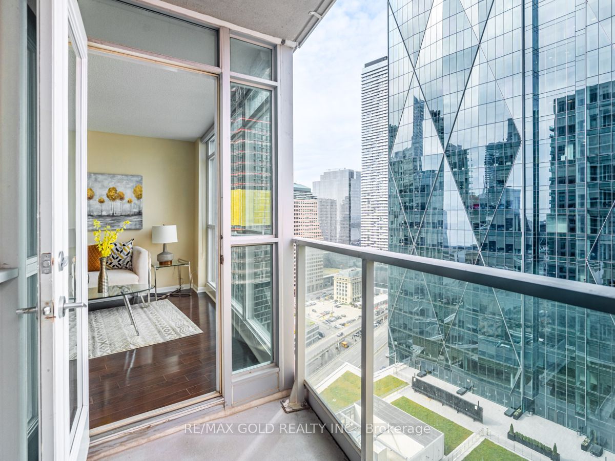 18 Yonge St, #2802