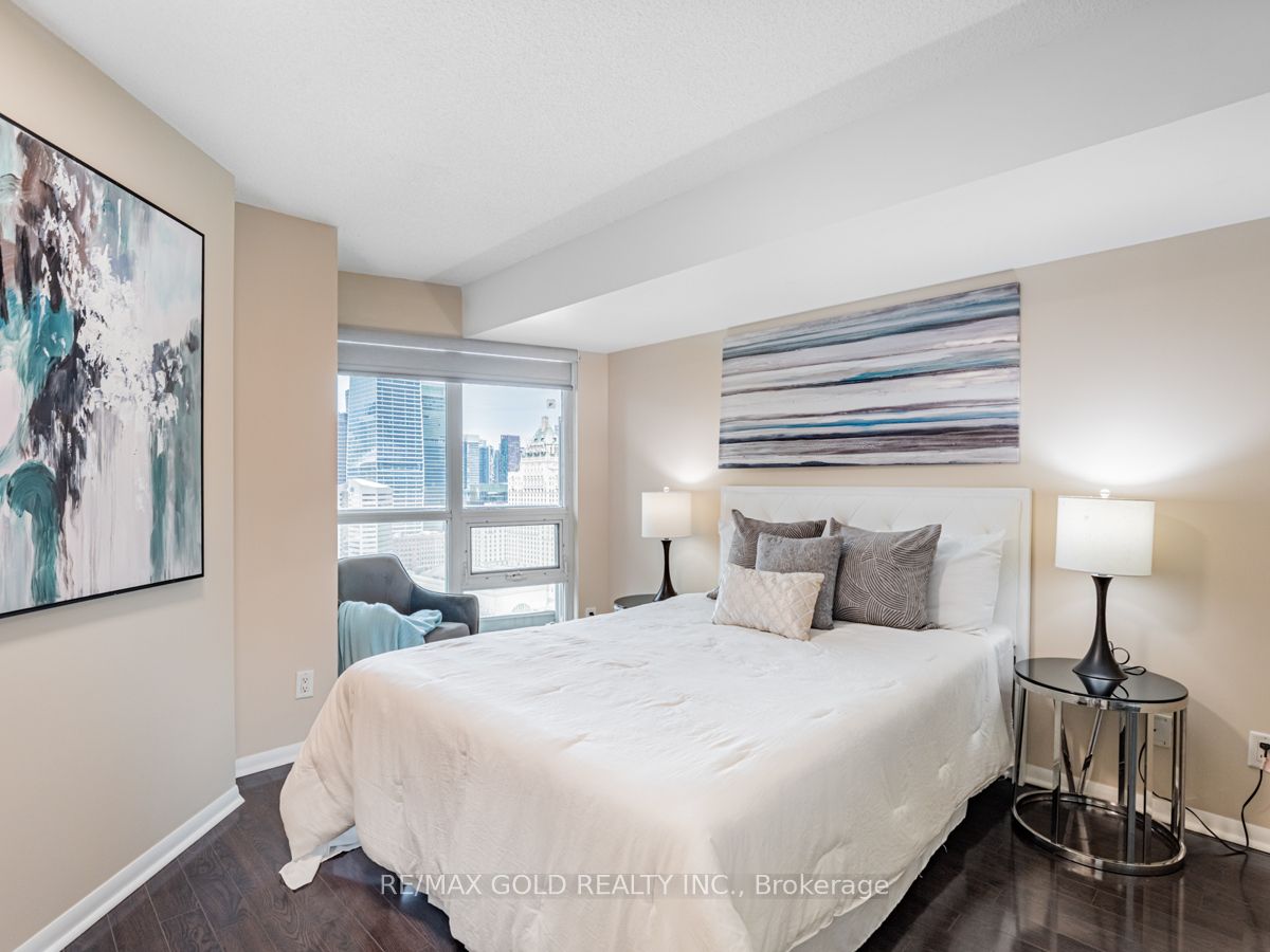 18 Yonge St, #2802