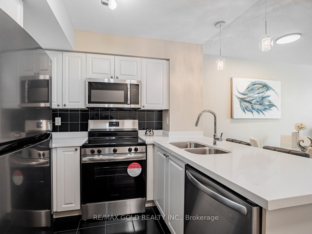 18 Yonge St, #2802