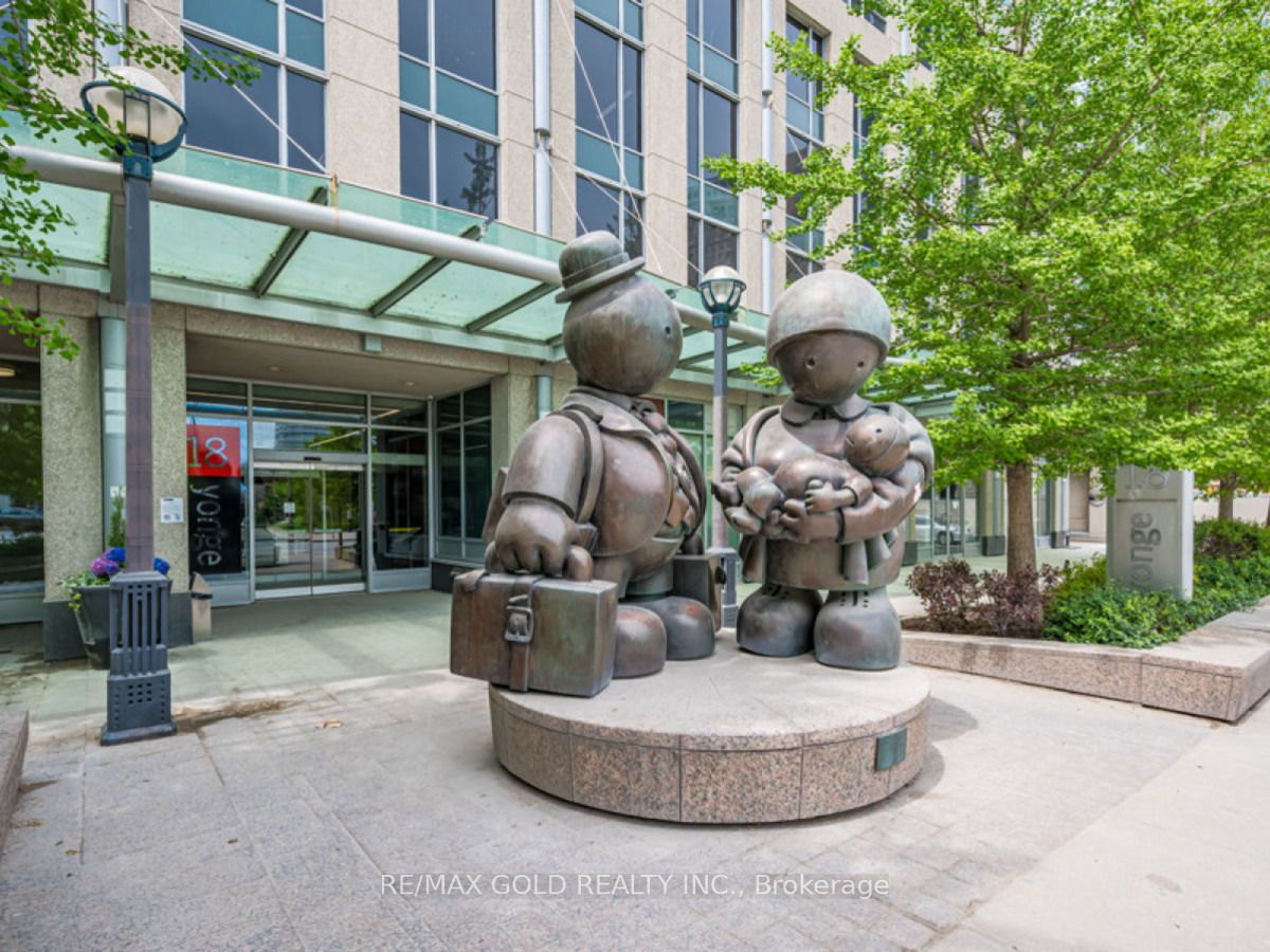 18 Yonge St, #2802