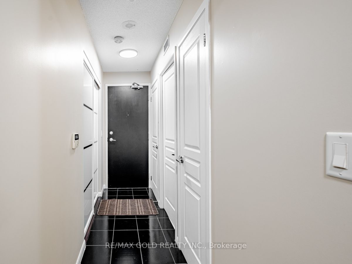 18 Yonge St, #2802
