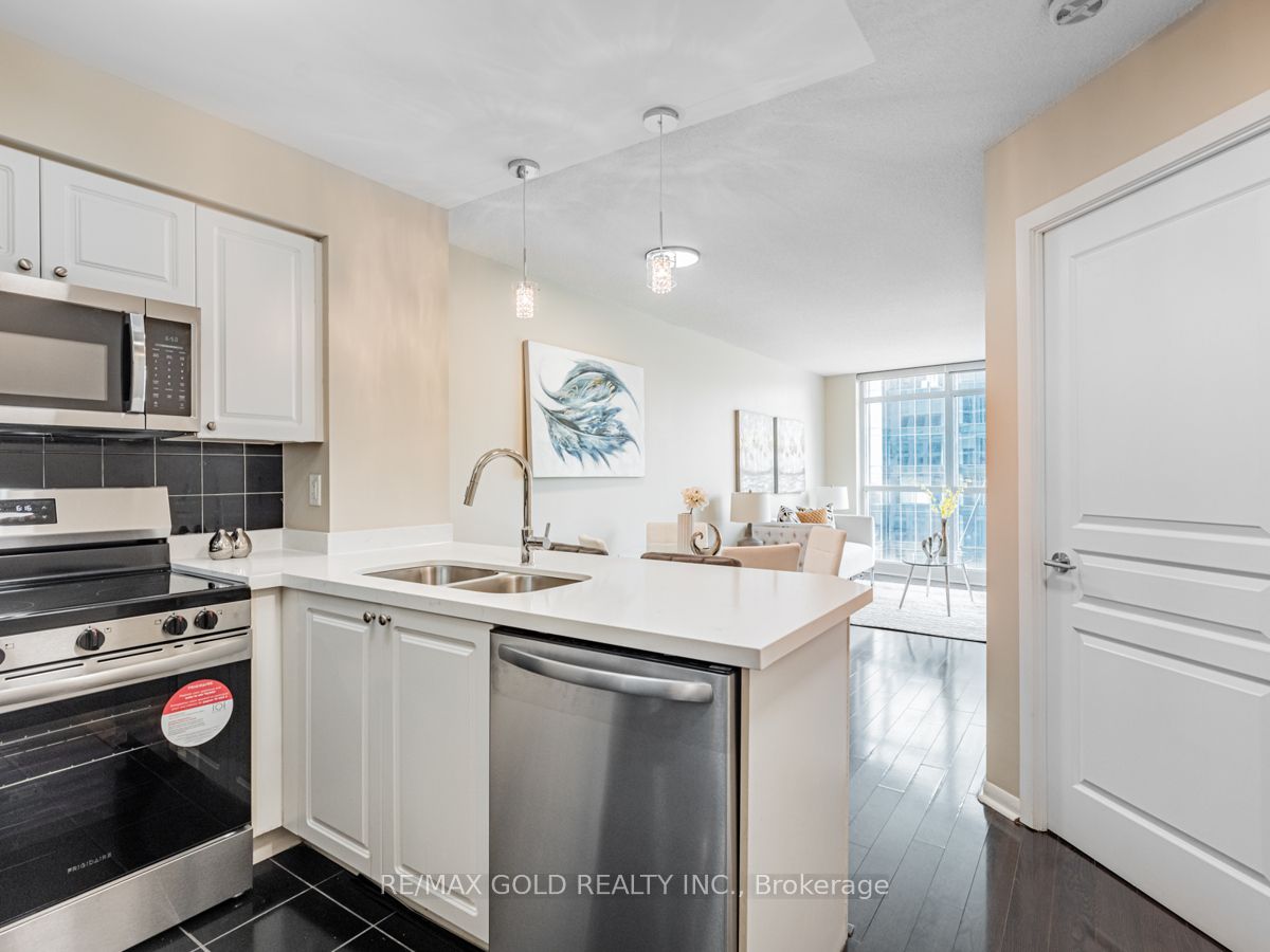 18 Yonge St, #2802
