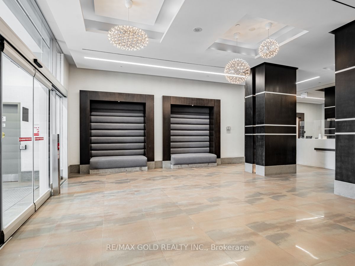 18 Yonge St, #2802