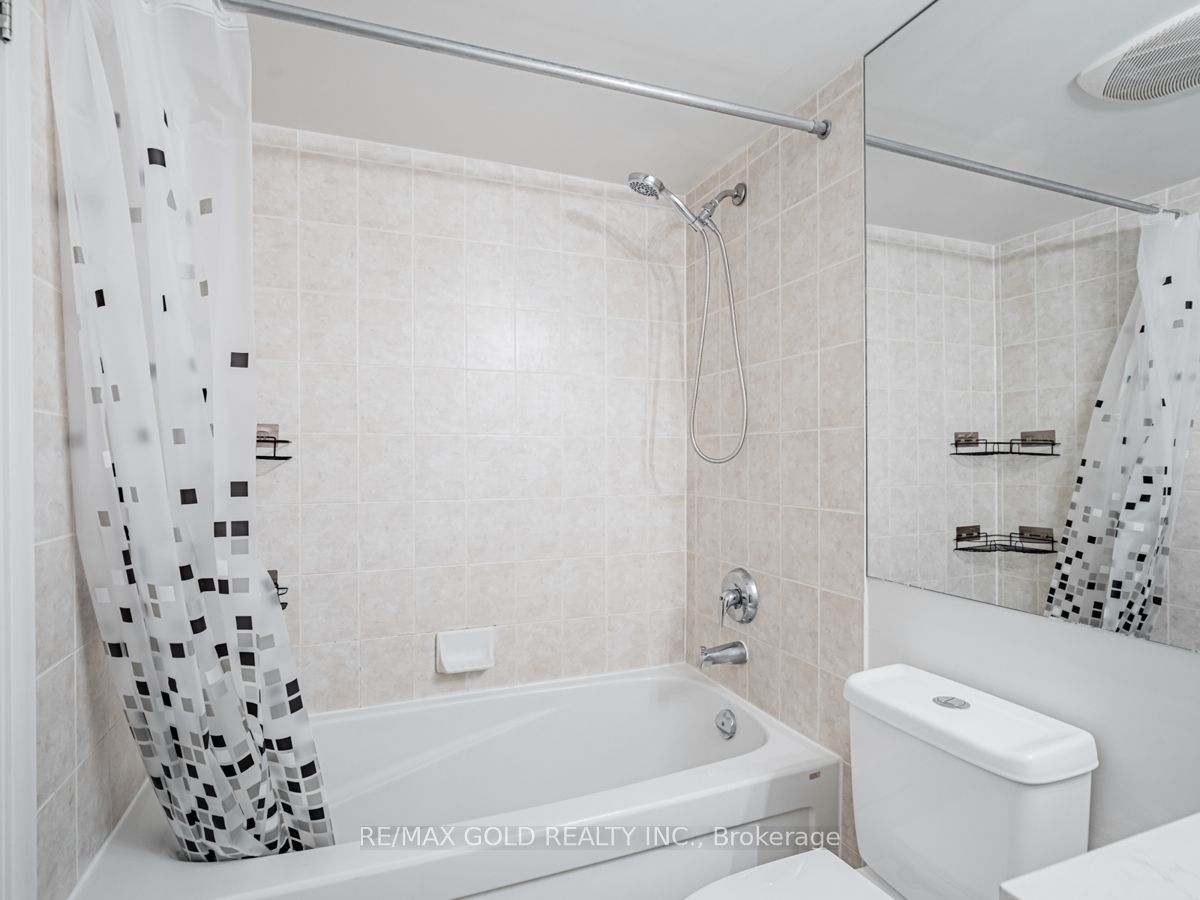 18 Yonge St, #2802