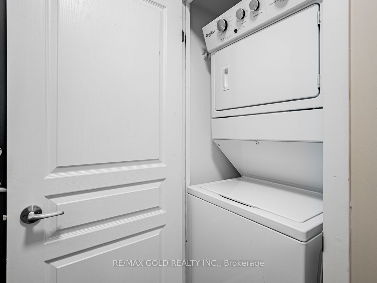 18 Yonge St, #2802