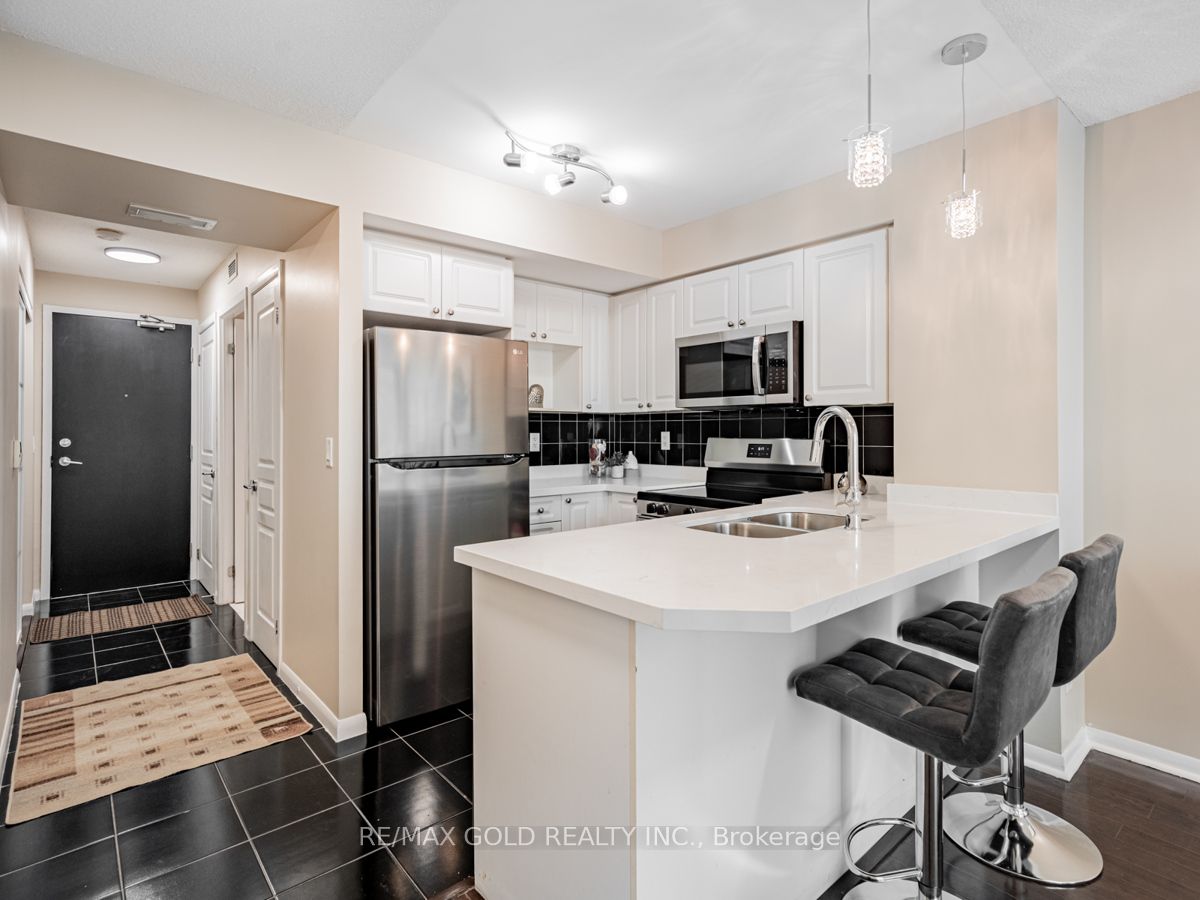 18 Yonge St, #2802